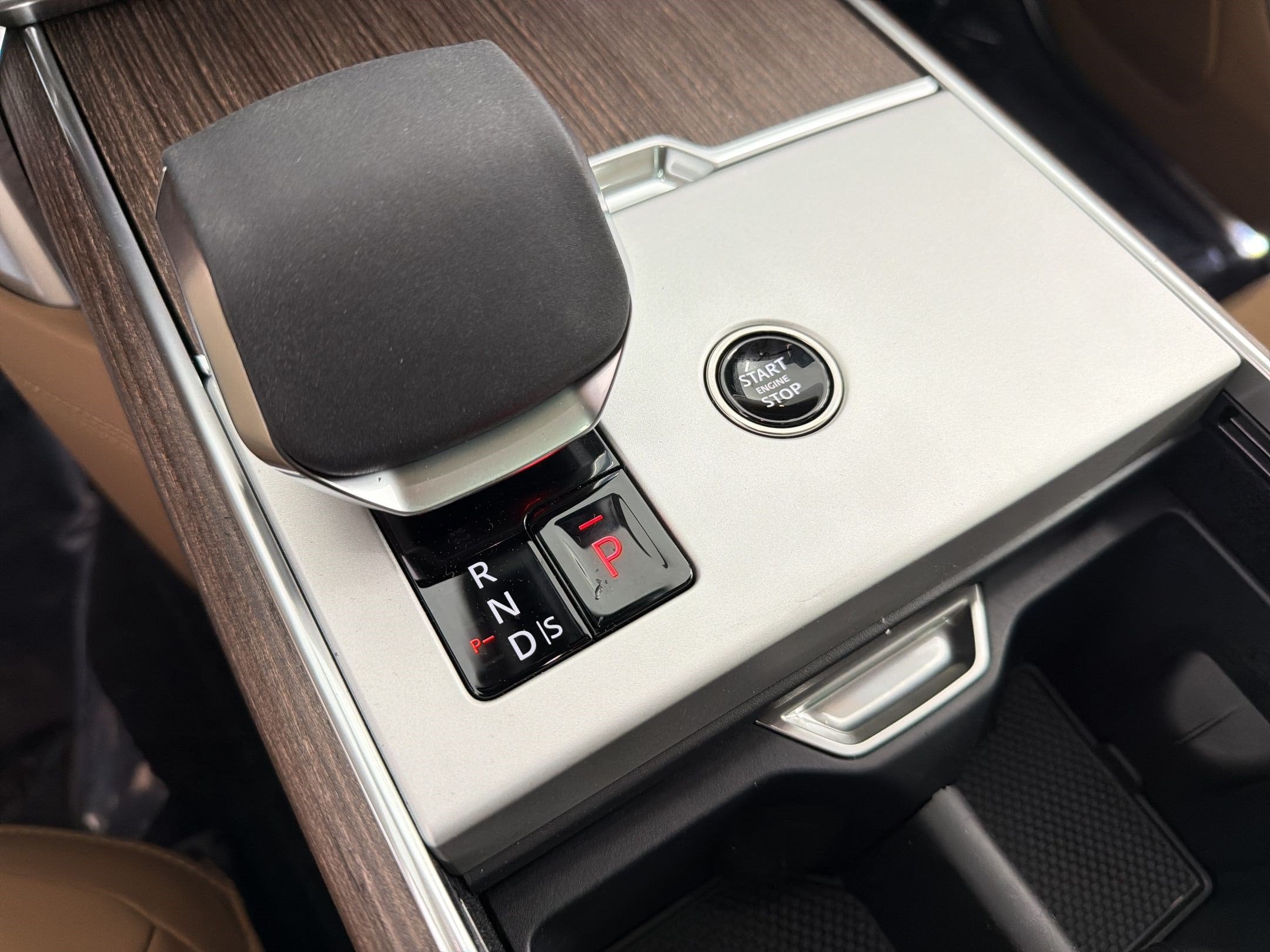 2026 Land Rover Range Rover SE - Photo 14