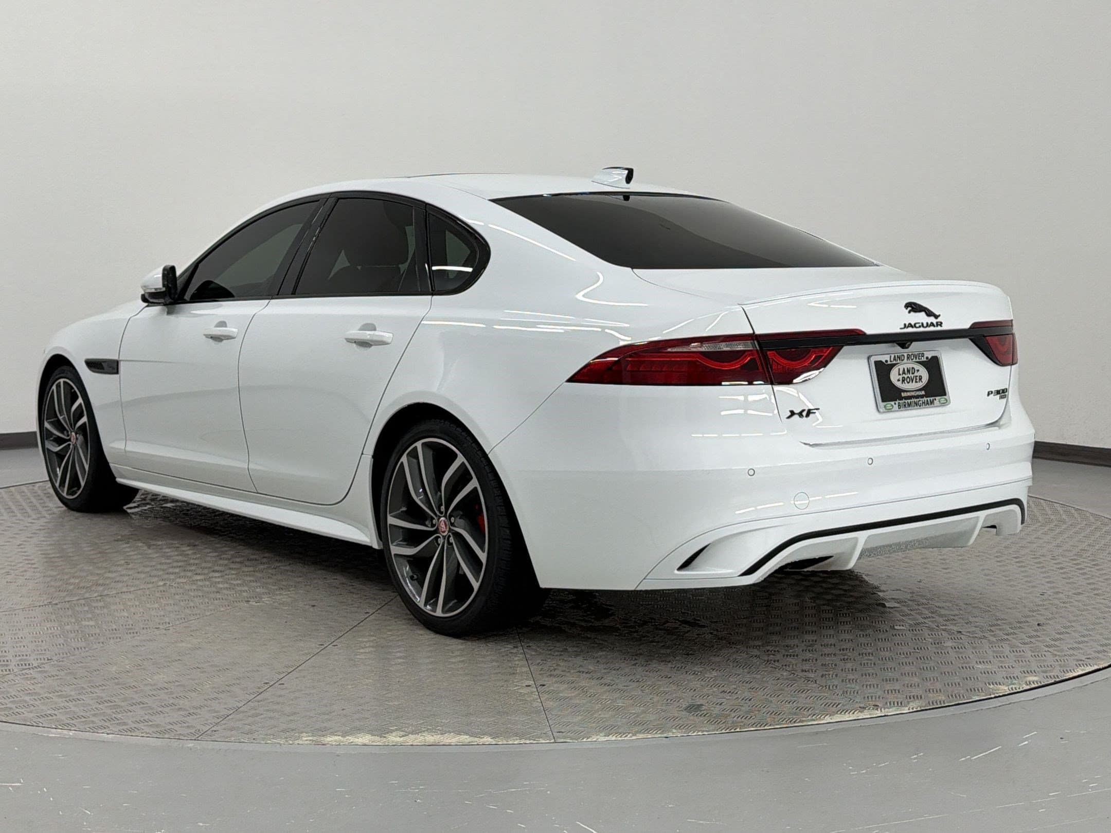 XF R-Dynamic SE Sedan