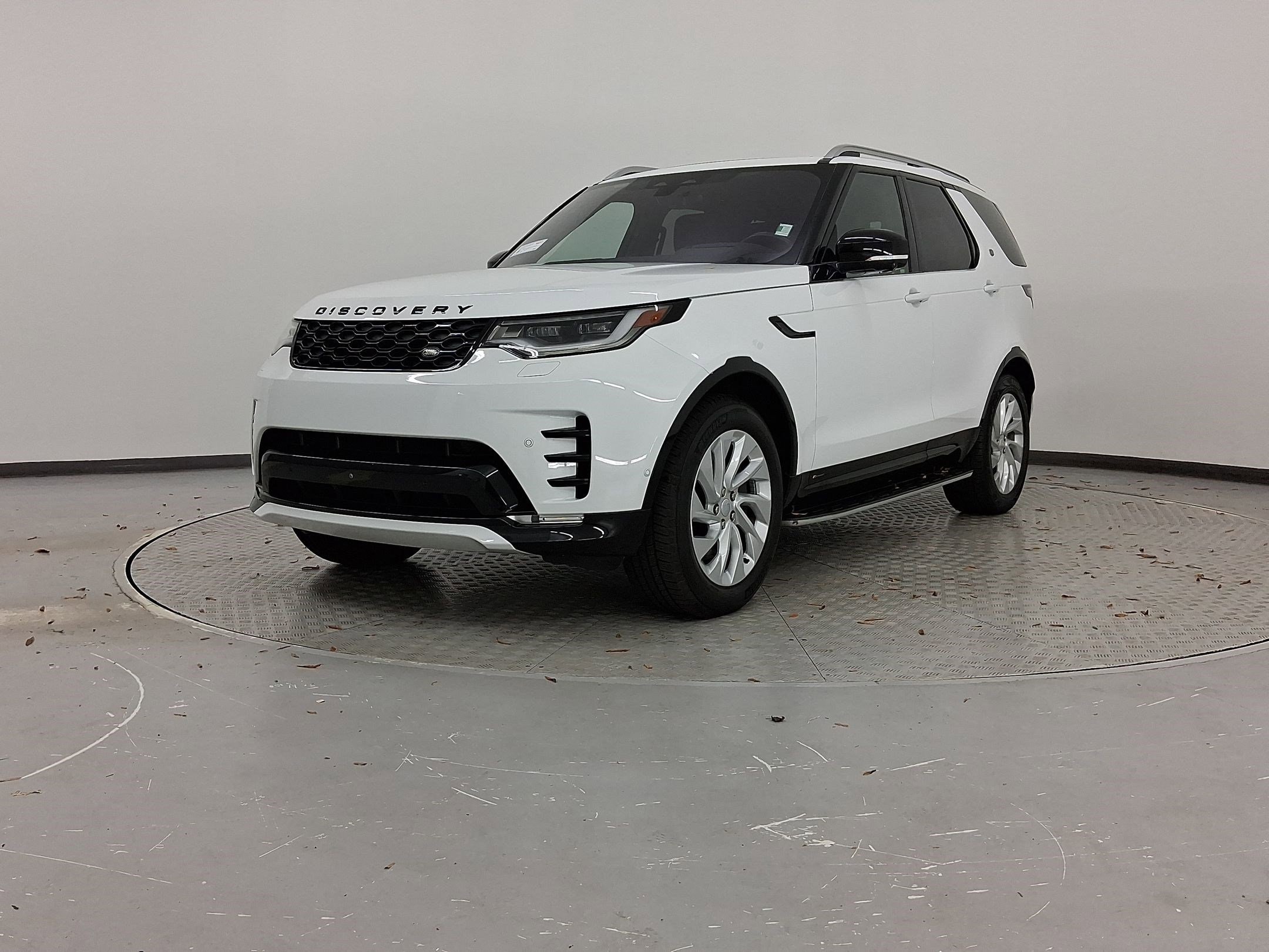 2021 Land Rover Discovery S R Dynamic's photo