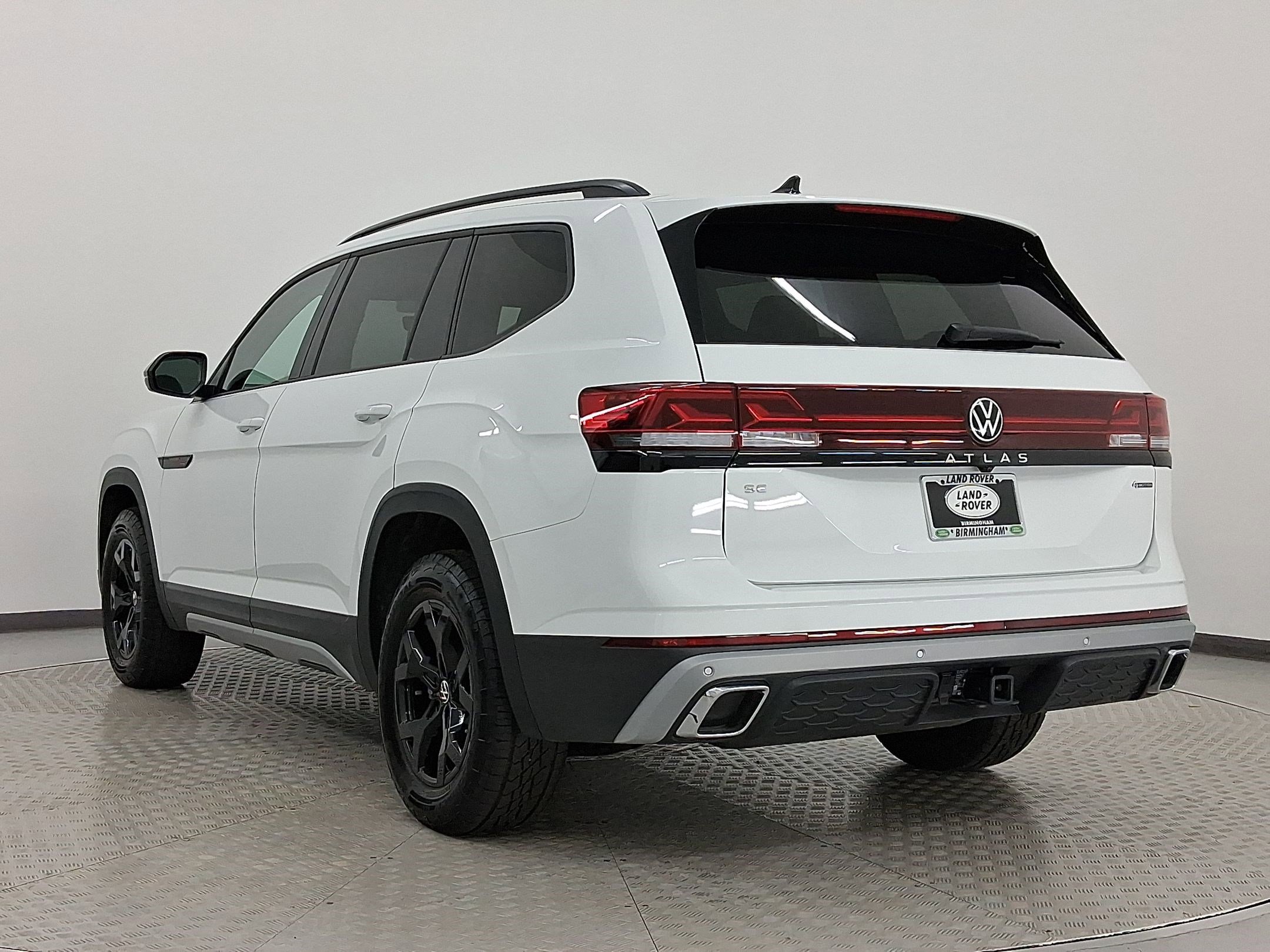 2025 Volkswagen Atlas Peak Edition SE photo 3