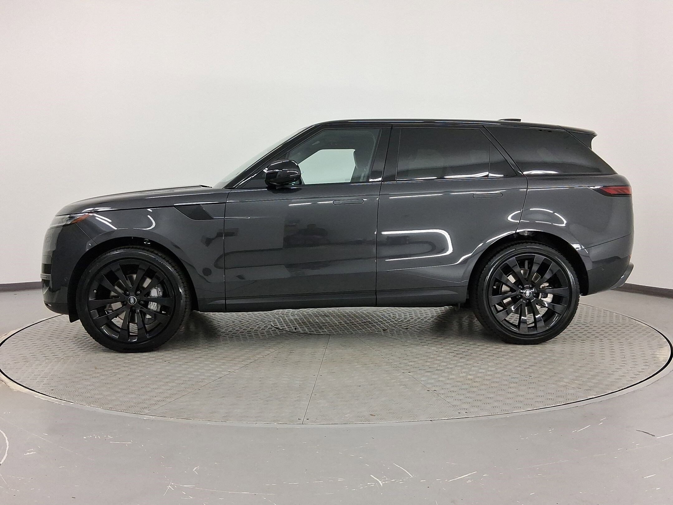2025 Land Rover Range Rover Sport P360 SE photo 2