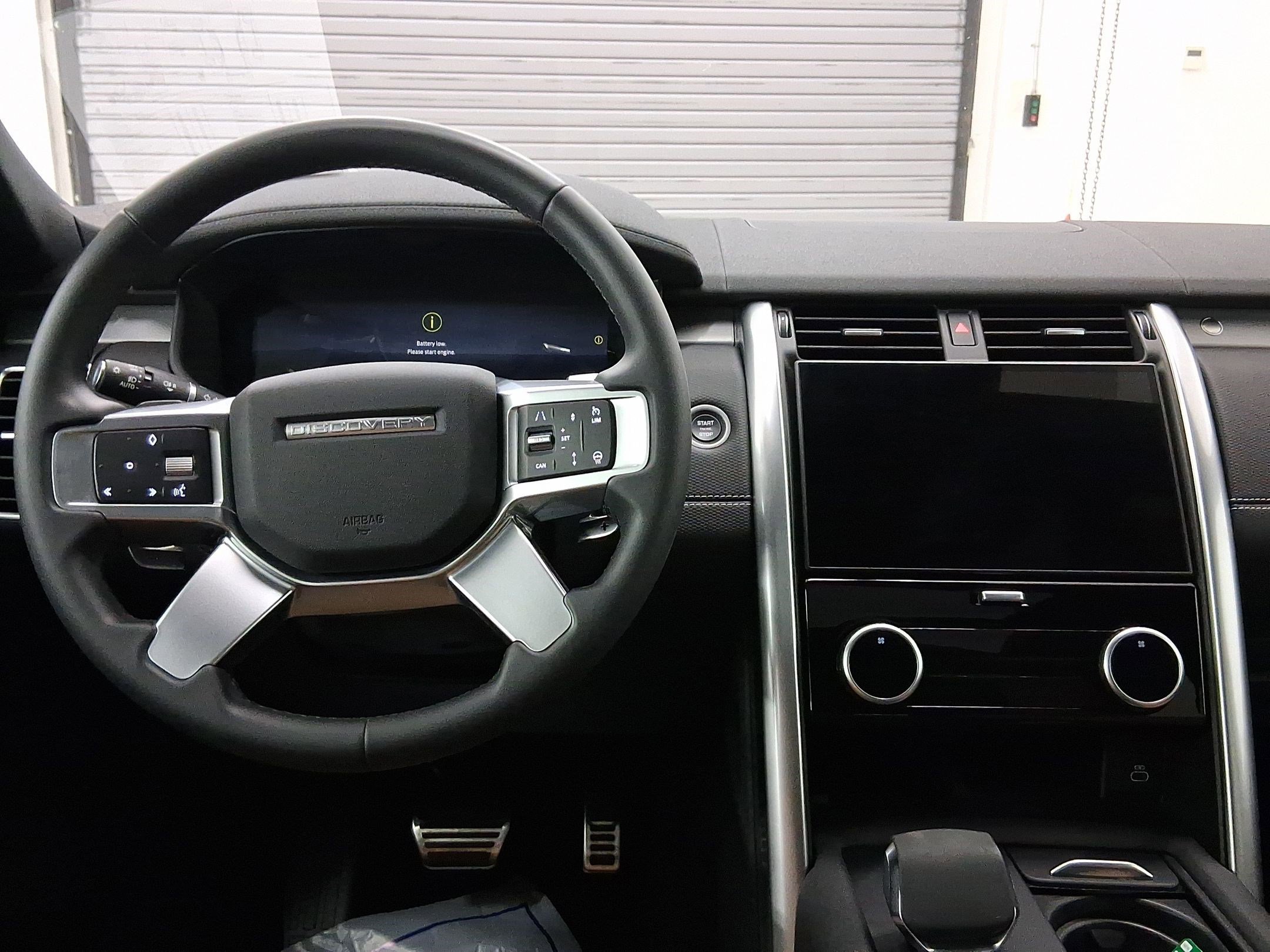 2024 Land Rover Discovery P360 Dynamic SE photo 4
