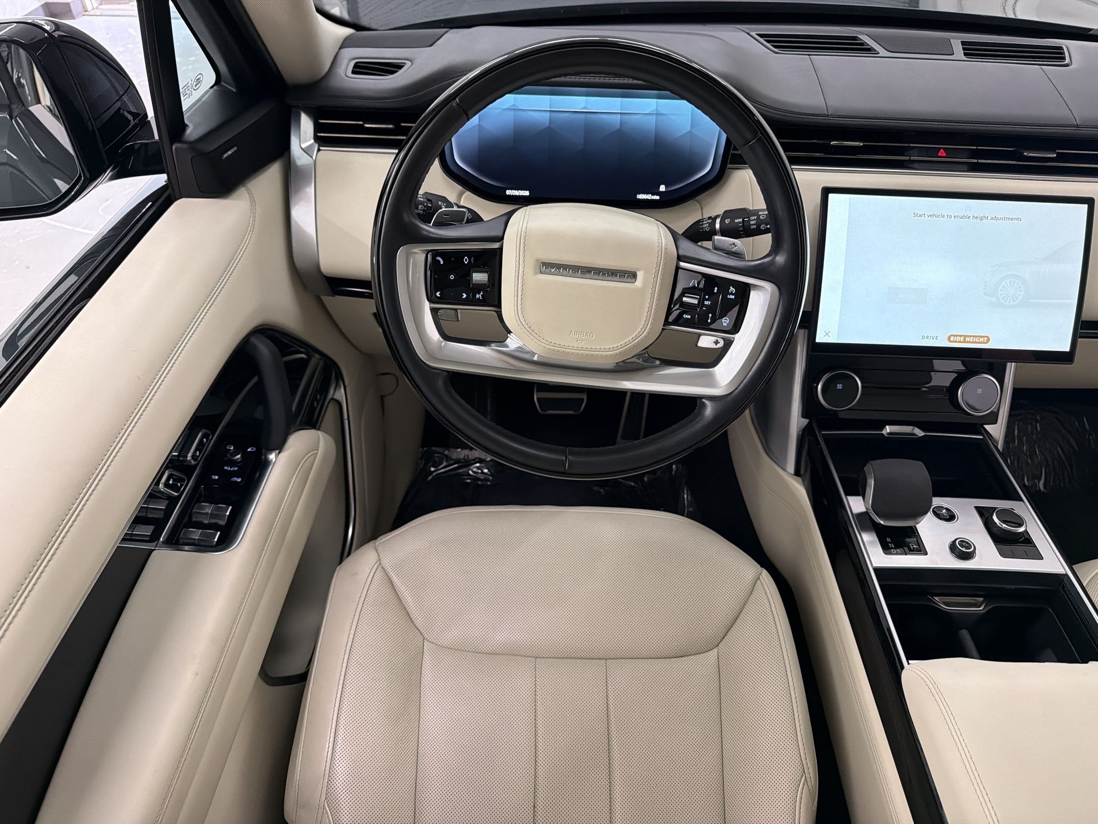 2023 Land Rover Range Rover SE - Photo 31