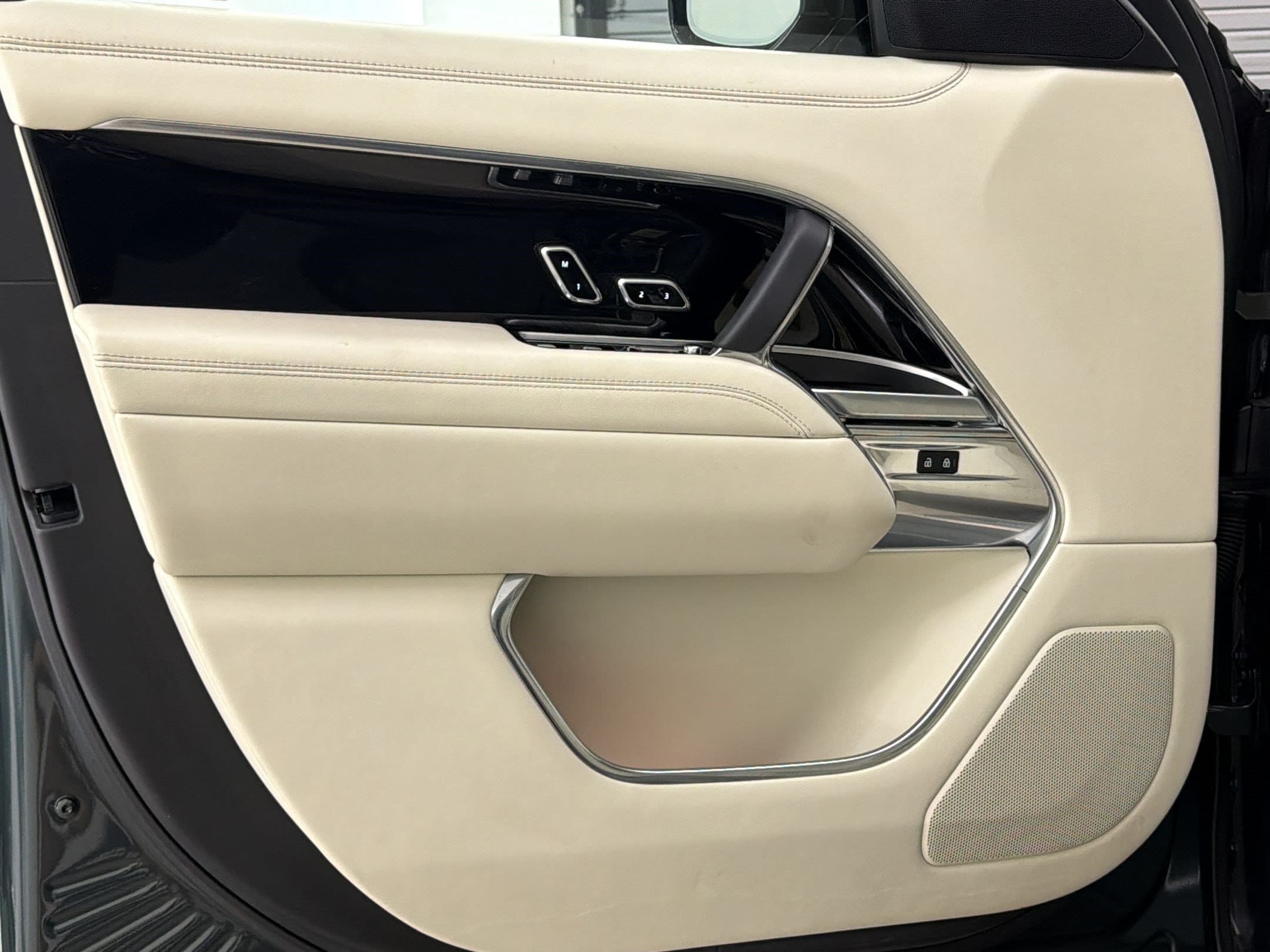 2023 Land Rover Range Rover SE - Photo 14