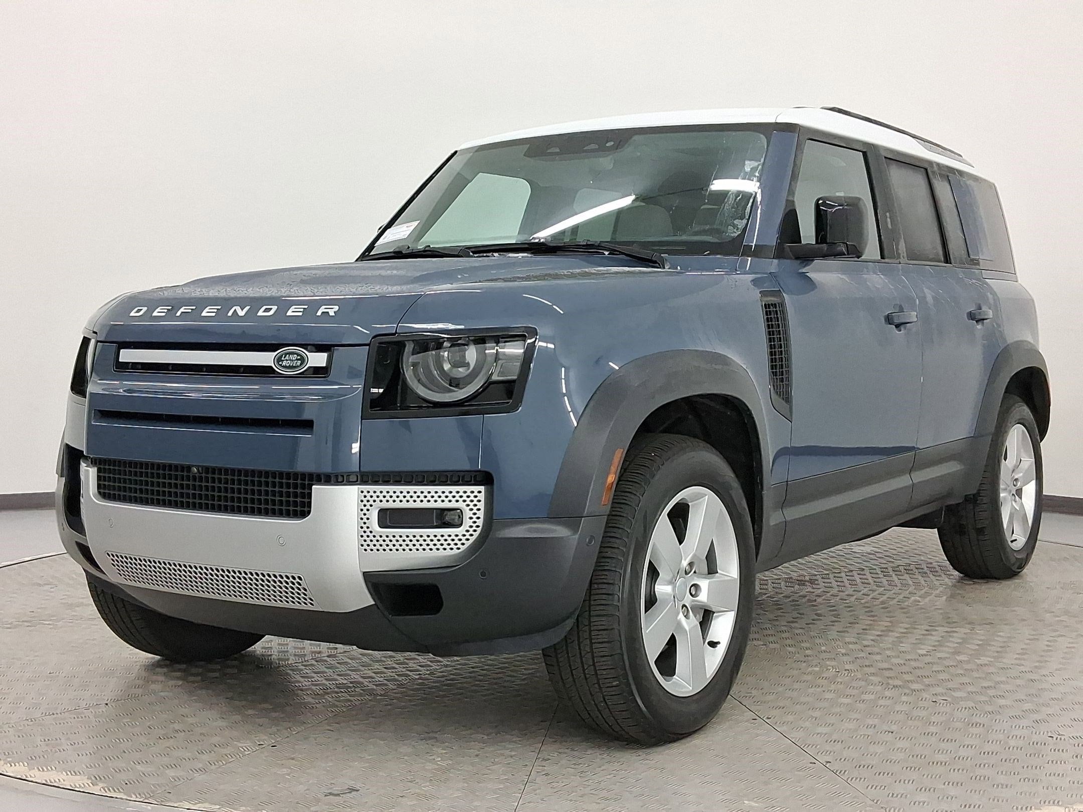 2025 Land Rover Defender S's photo