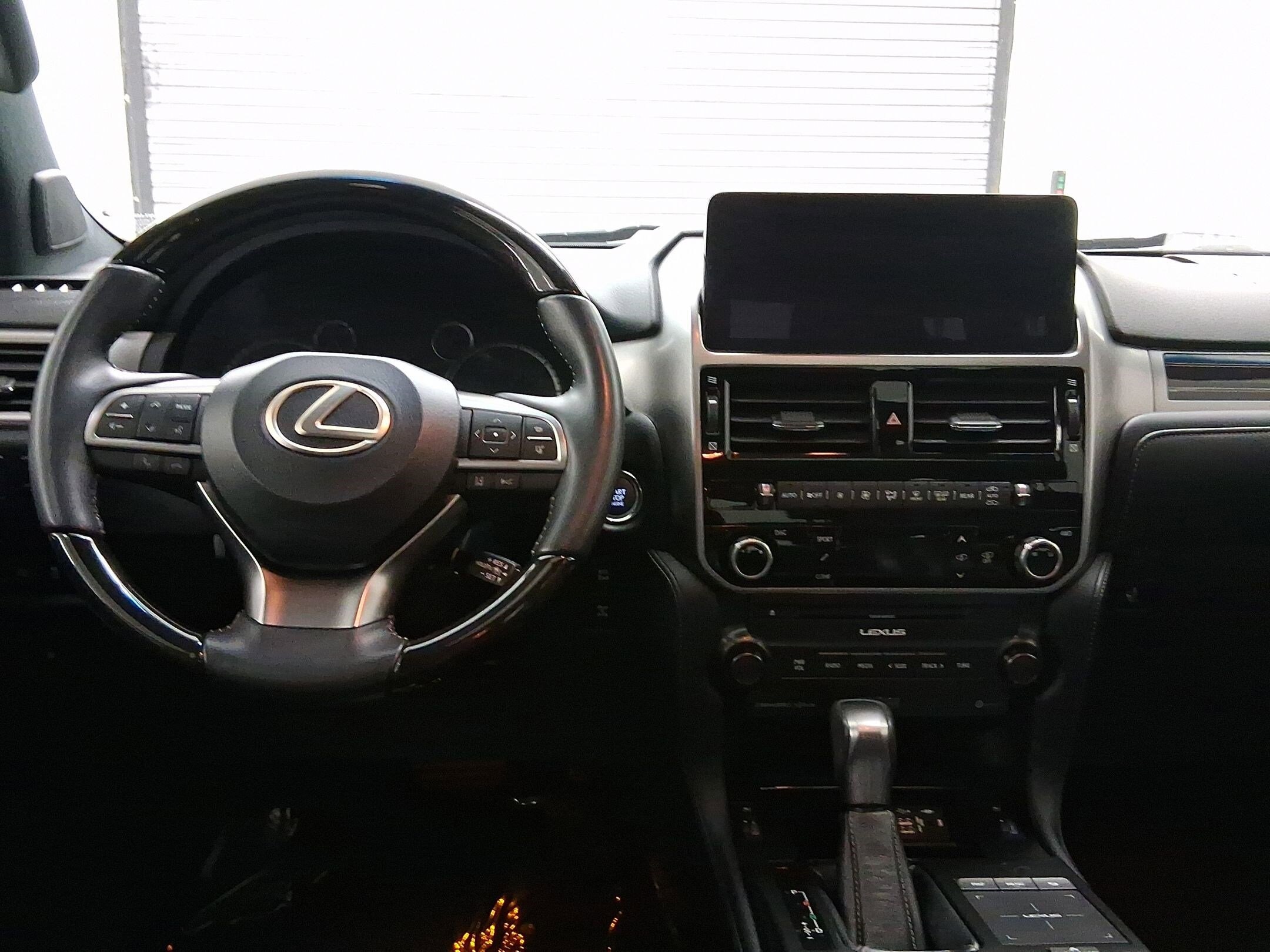 2023 Lexus GX 460 Luxury photo 3