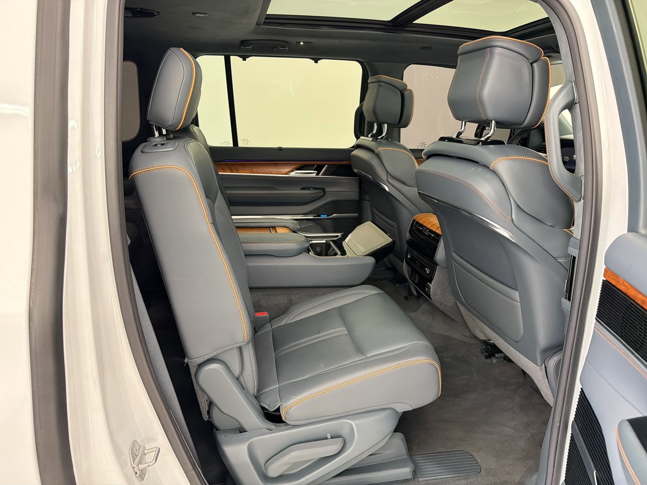 2022 Jeep Grand Wagoneer Series II - Photo 25