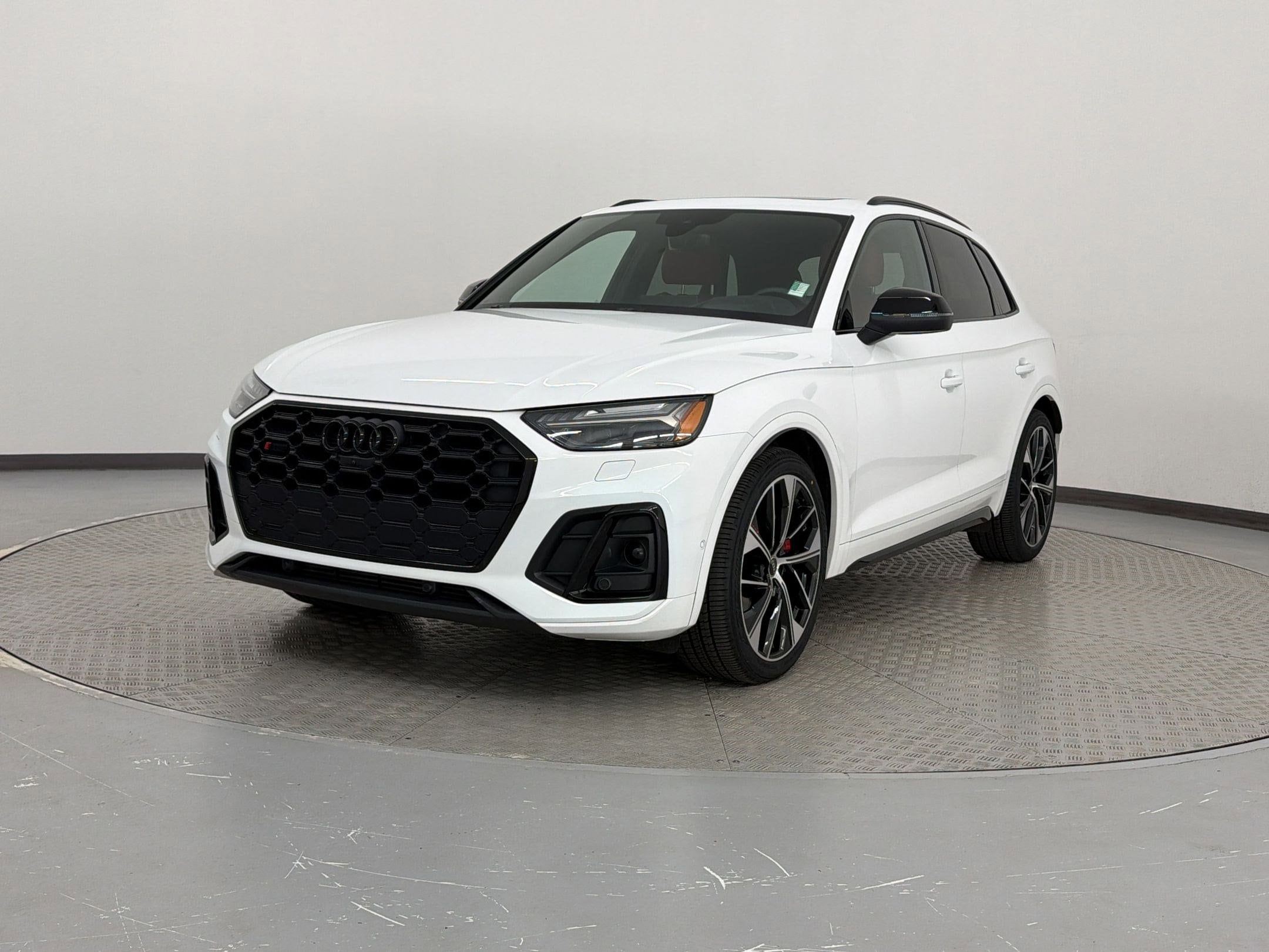 2023 Audi SQ5 Prestige's photo