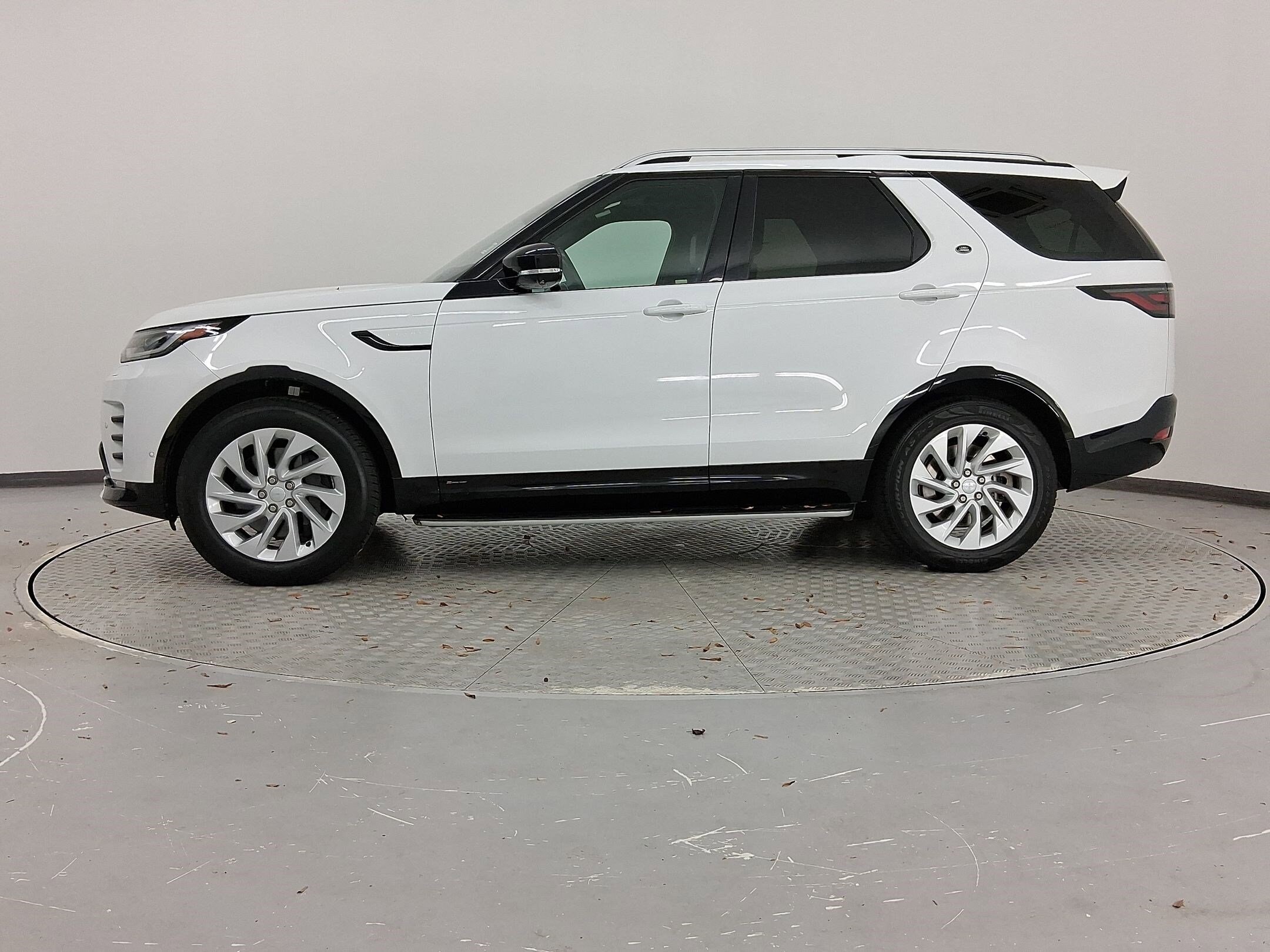 2021 Land Rover Discovery S R-Dynamic photo 2