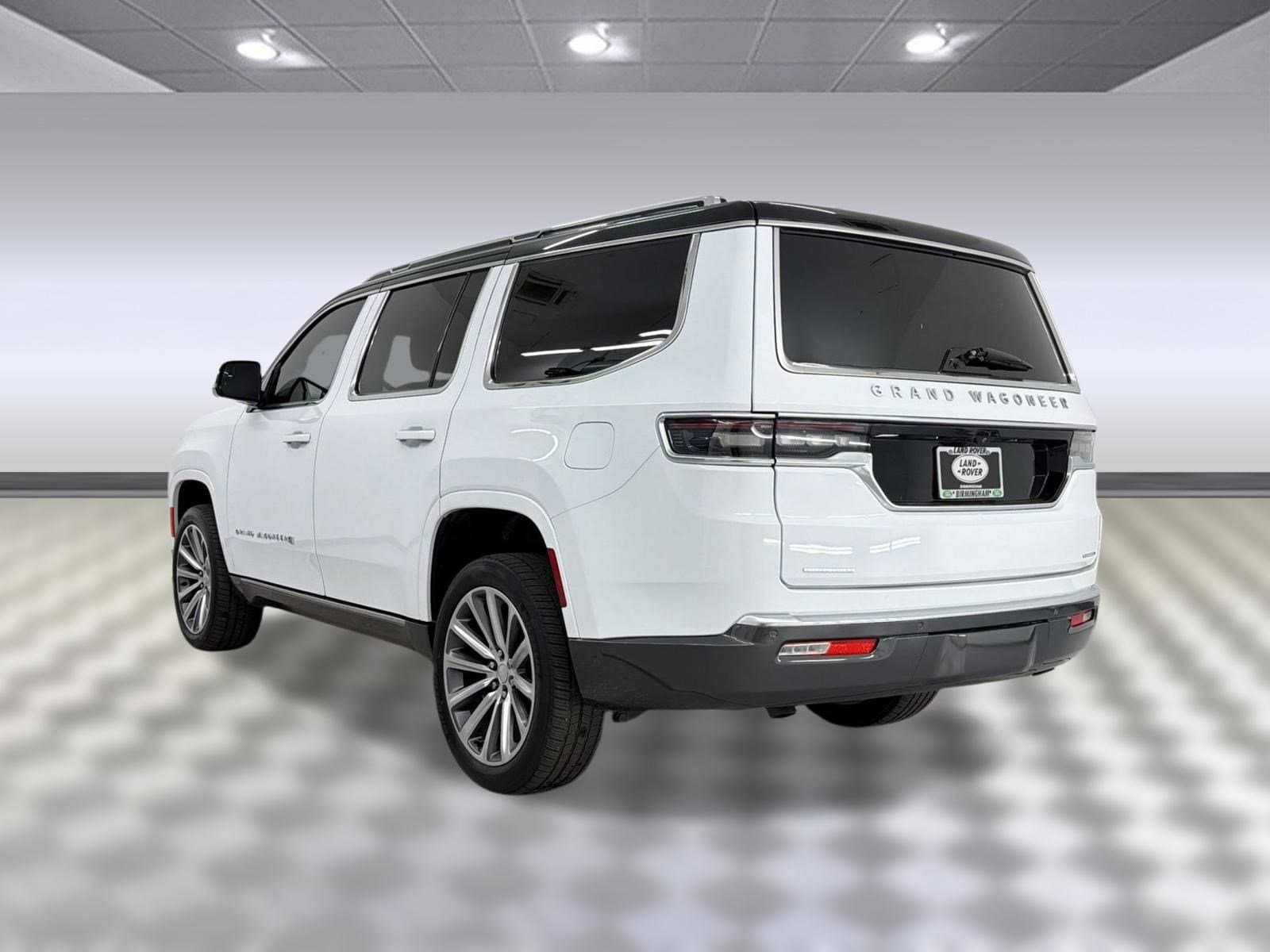 2022 Jeep Grand Wagoneer Series II photo 2