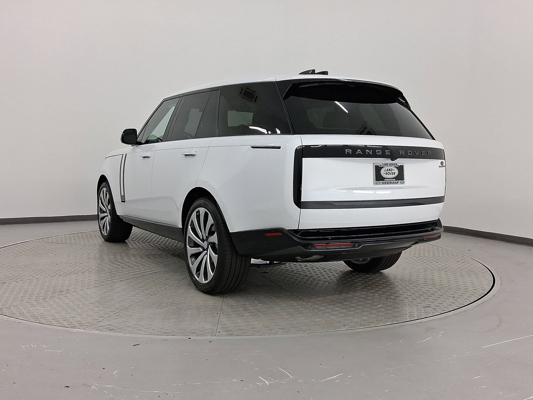 2025 Land Rover Range Rover SE photo 2