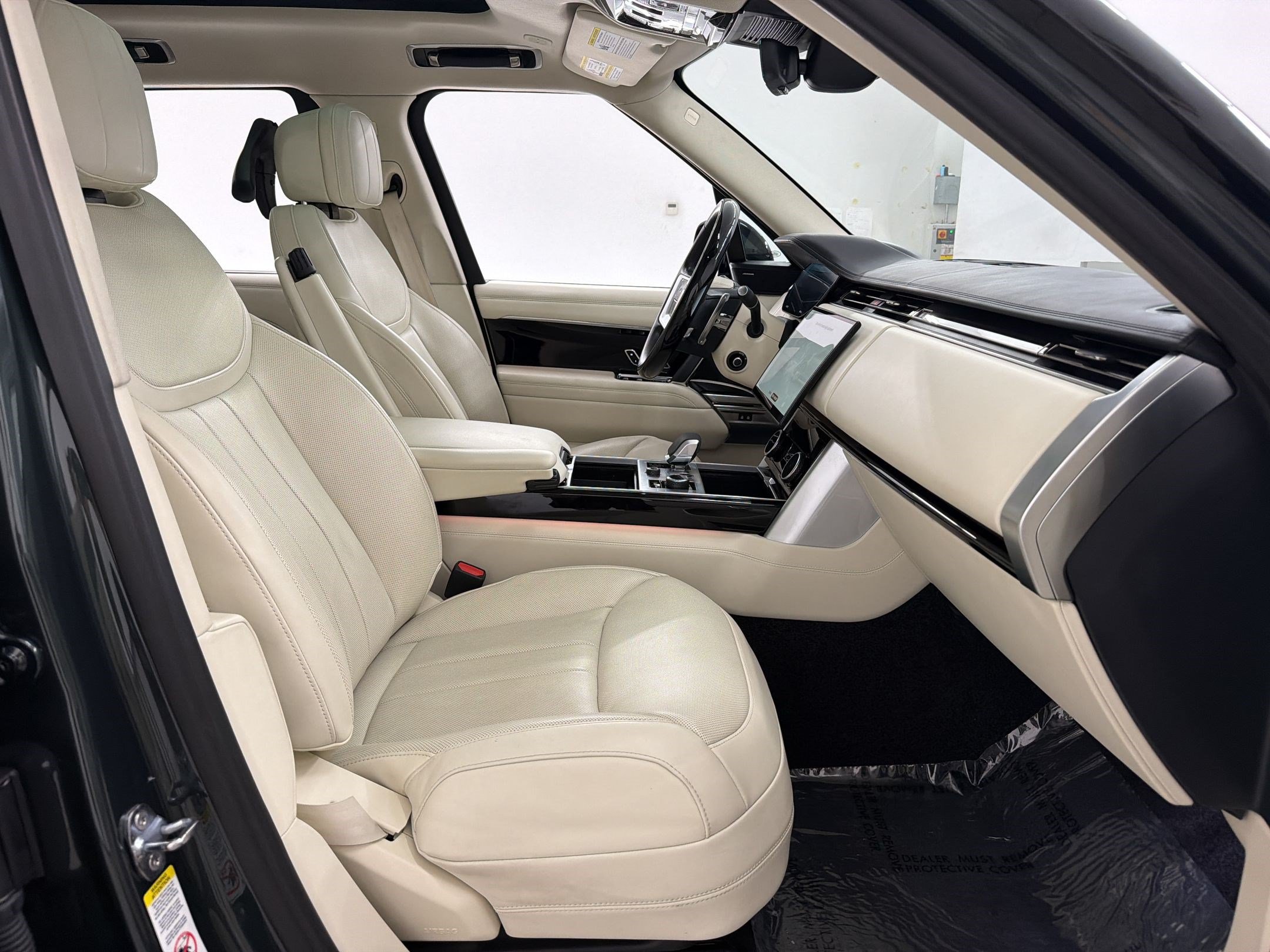 2023 Land Rover Range Rover SE - Photo 27
