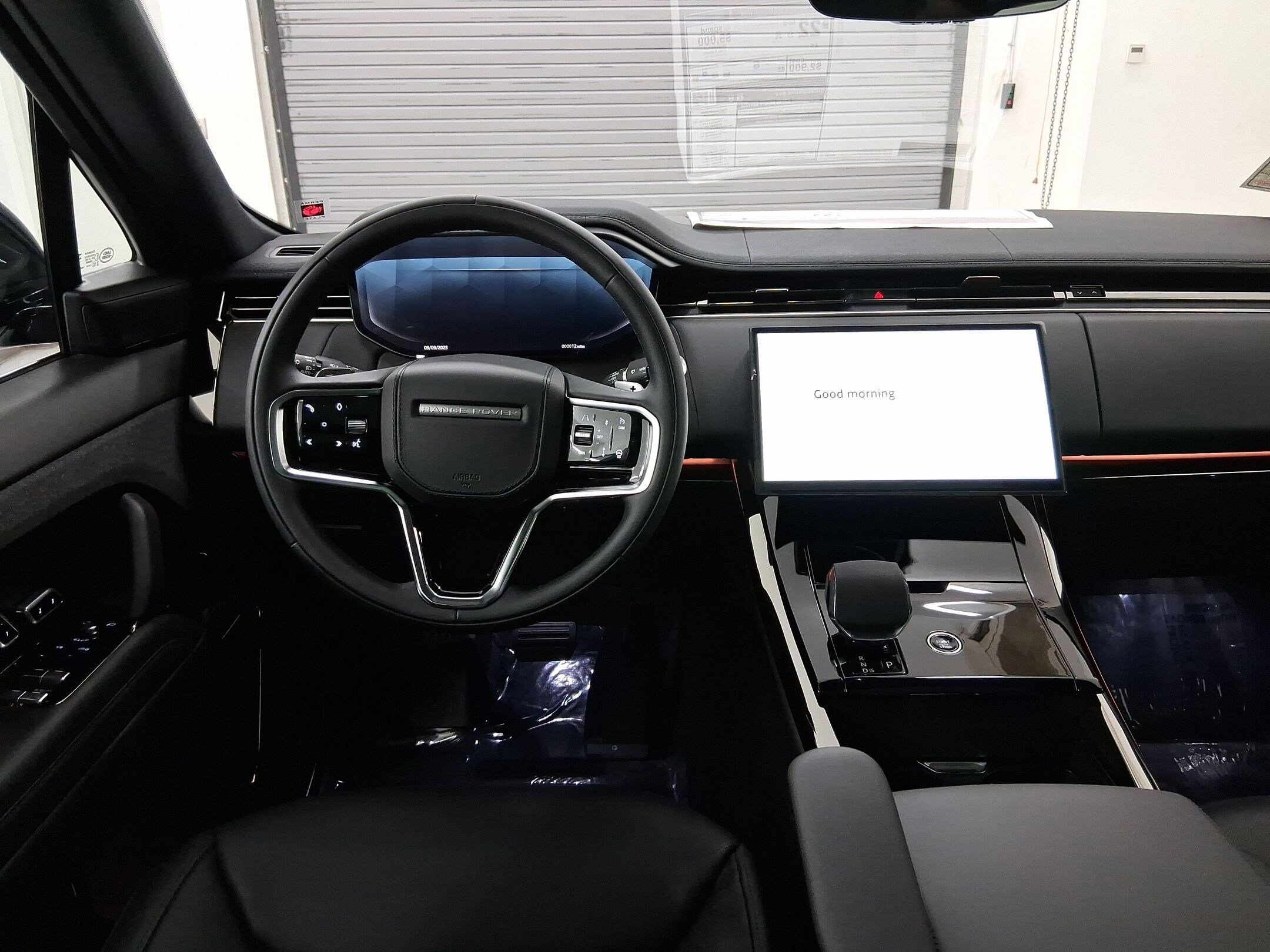2025 Land Rover Range Rover Sport P360 SE photo 4