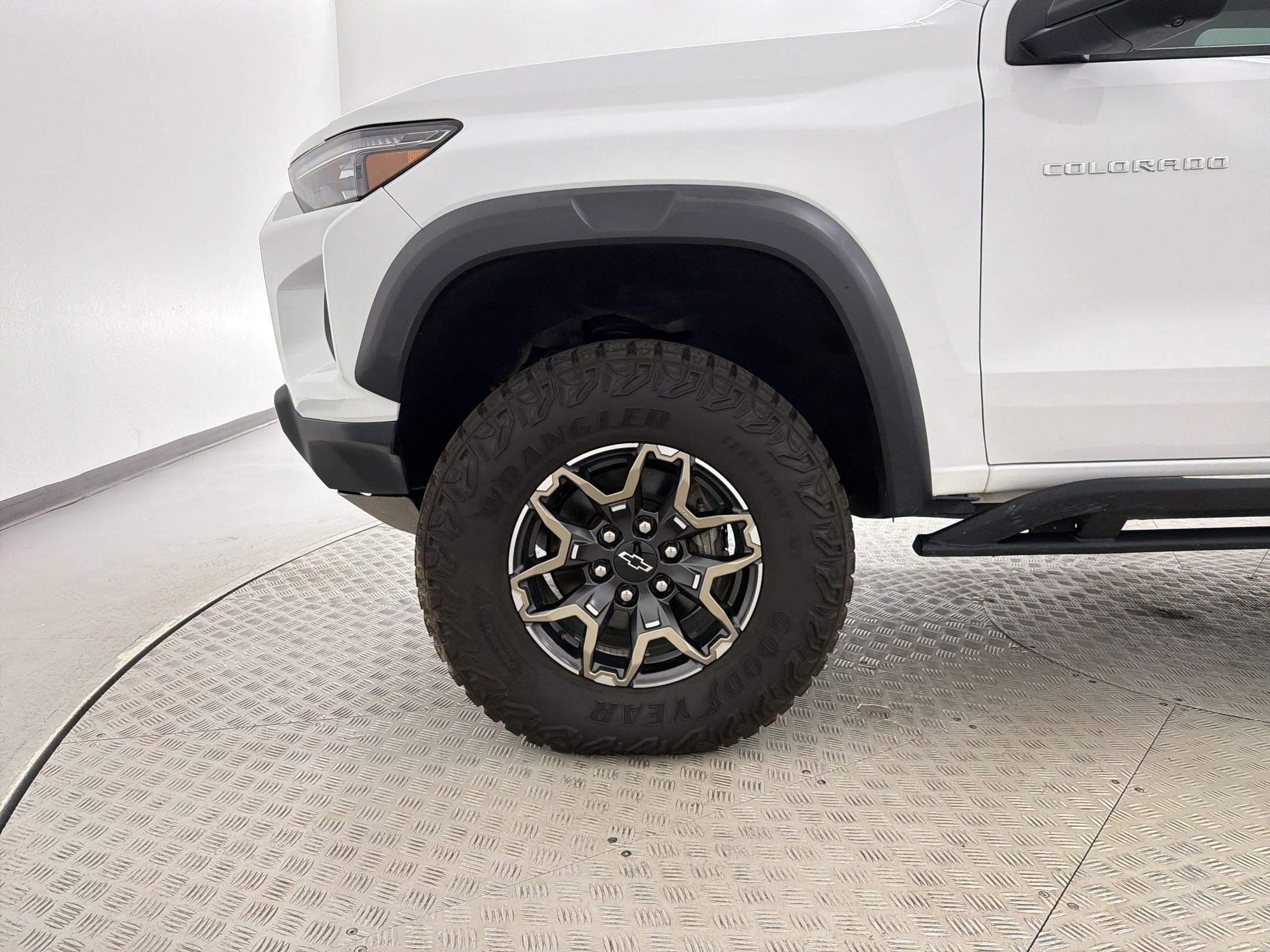 2023 Chevrolet Colorado ZR2 - Photo 11