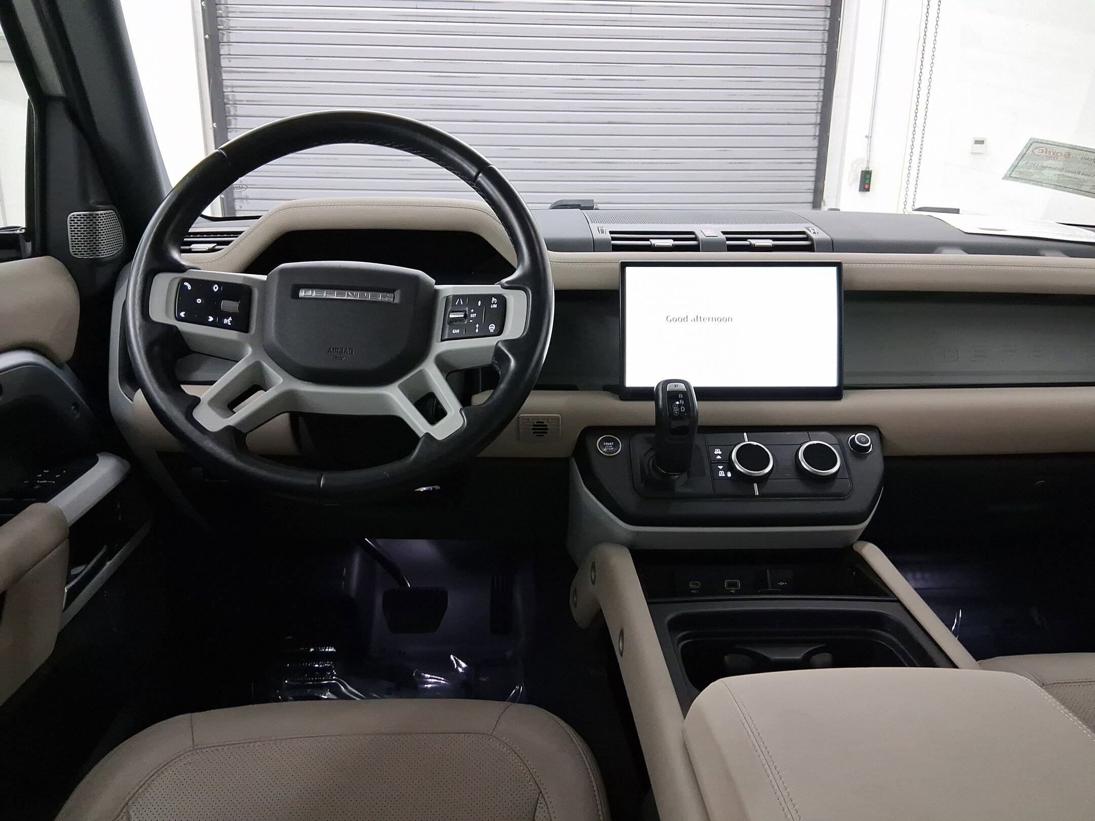 2024 Land Rover Defender 130 S photo 4