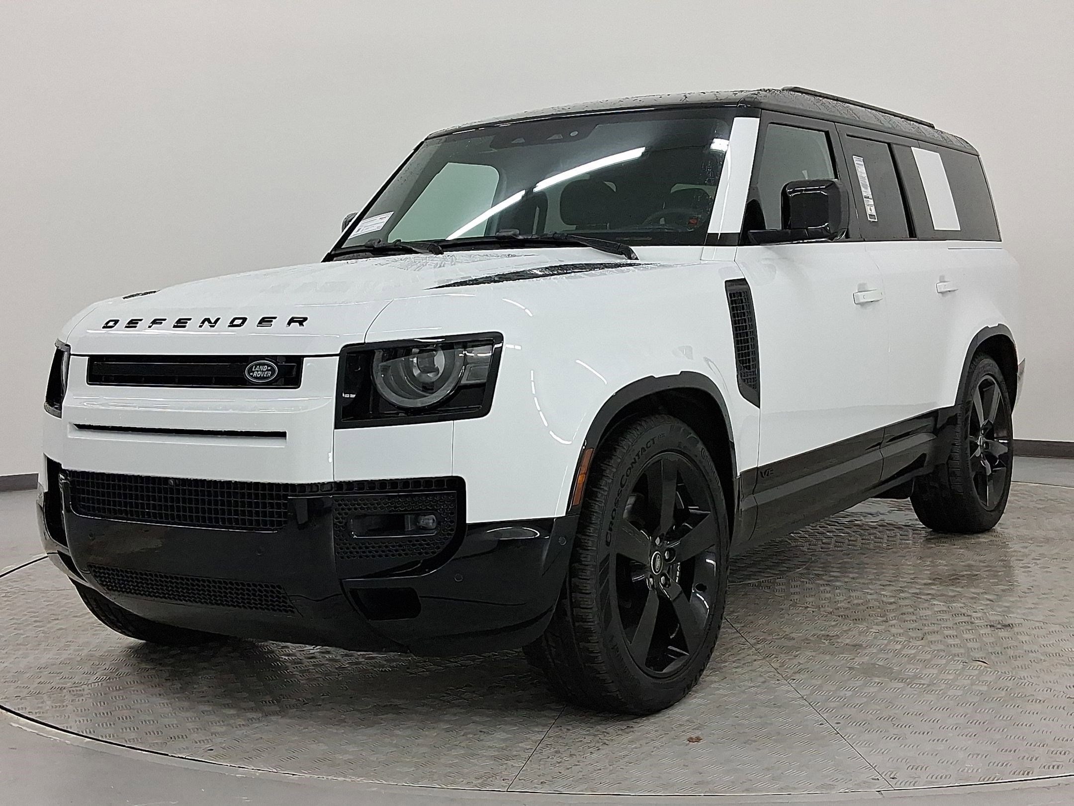 2025 Land Rover Defender V8's photo