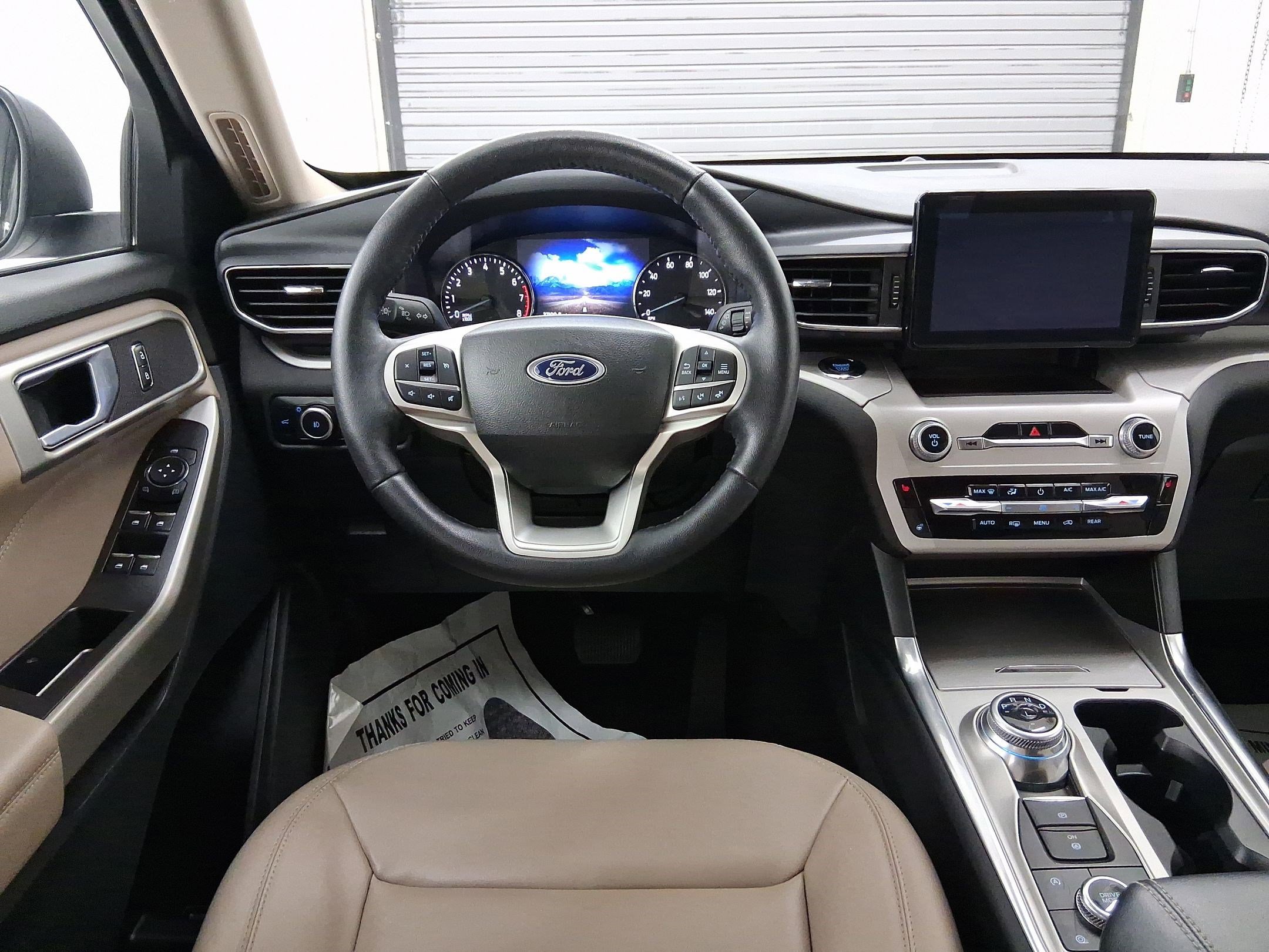 2023 Ford Explorer XLT photo 2