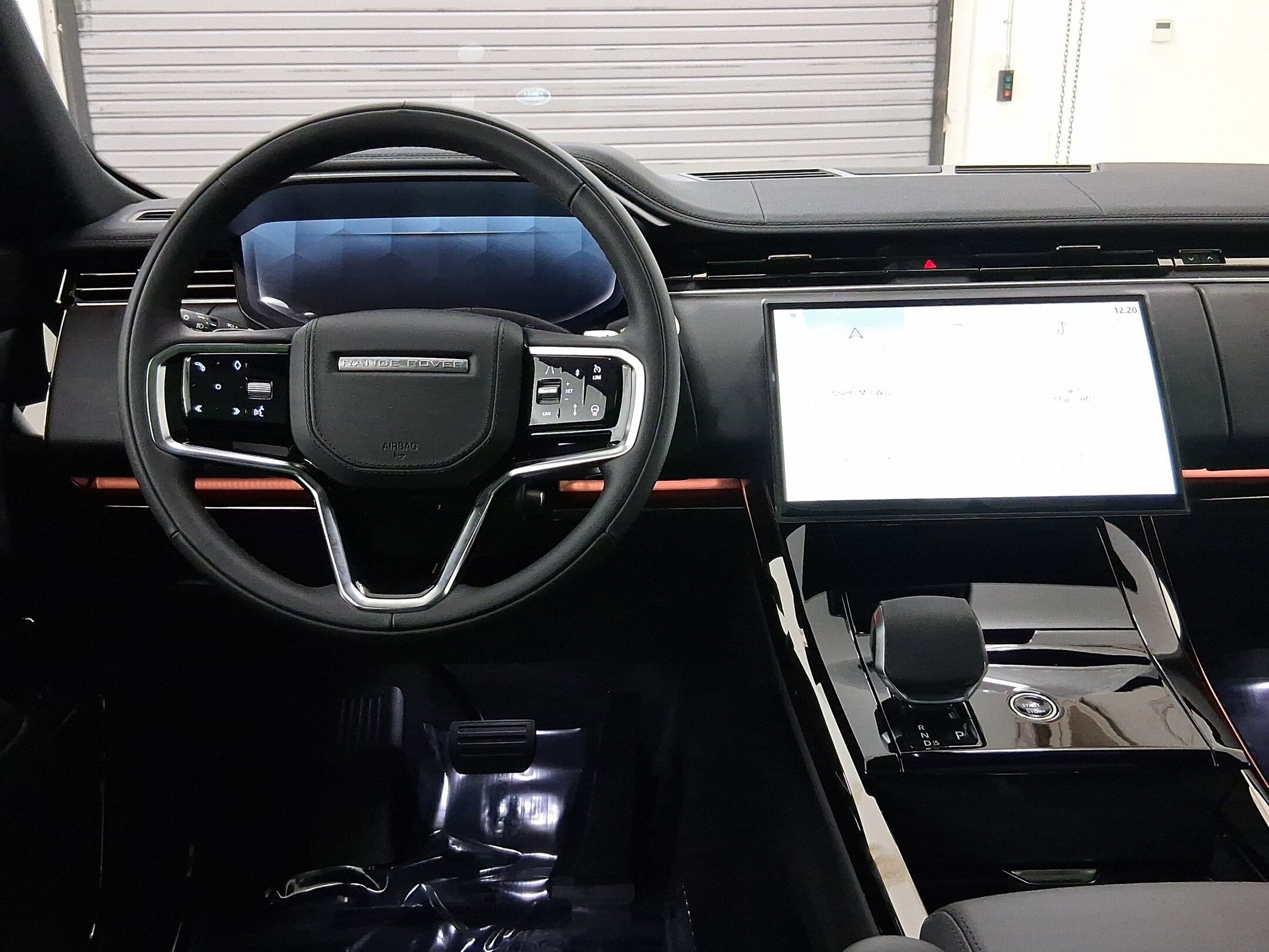 2025 Land Rover Range Rover Sport P360 SE photo 3