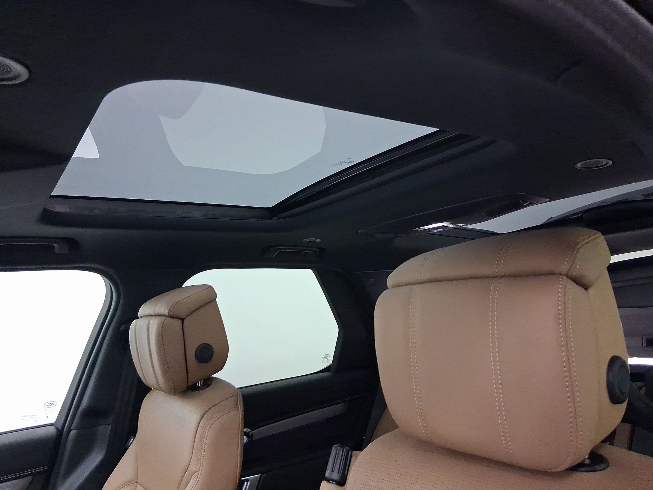 2026 Land Rover Discovery Gemini Edition - Photo 13