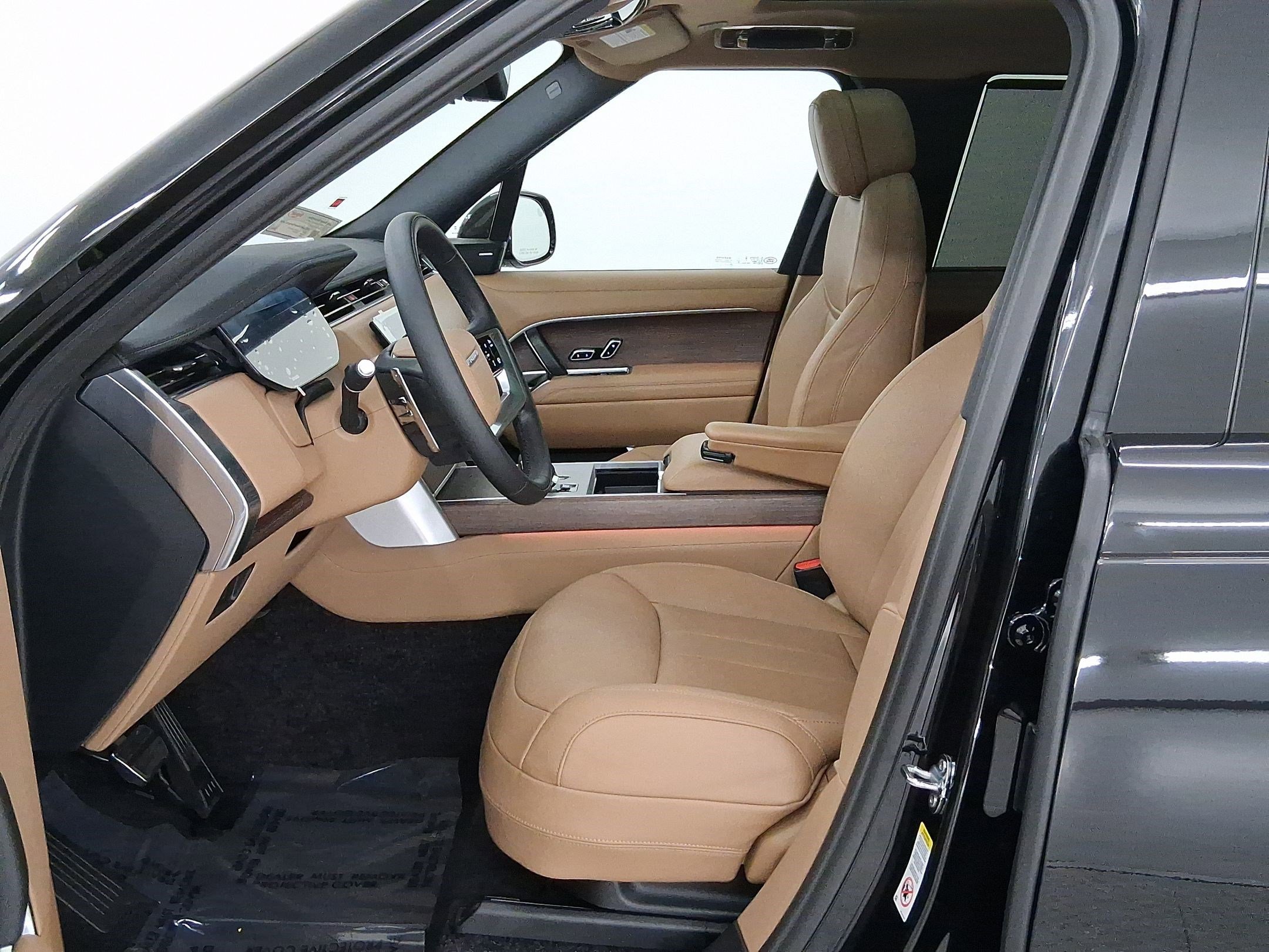 2025 Land Rover Range Rover SE photo 4