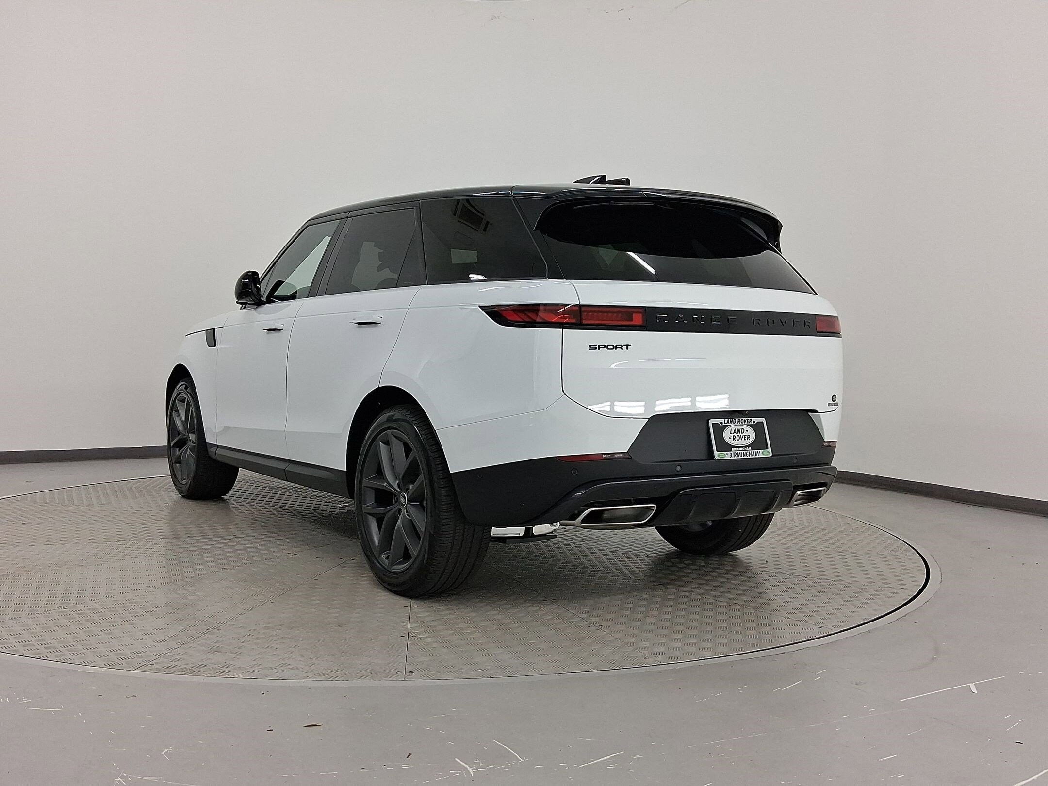 2025 Land Rover Range Rover Sport P360 SE photo 2