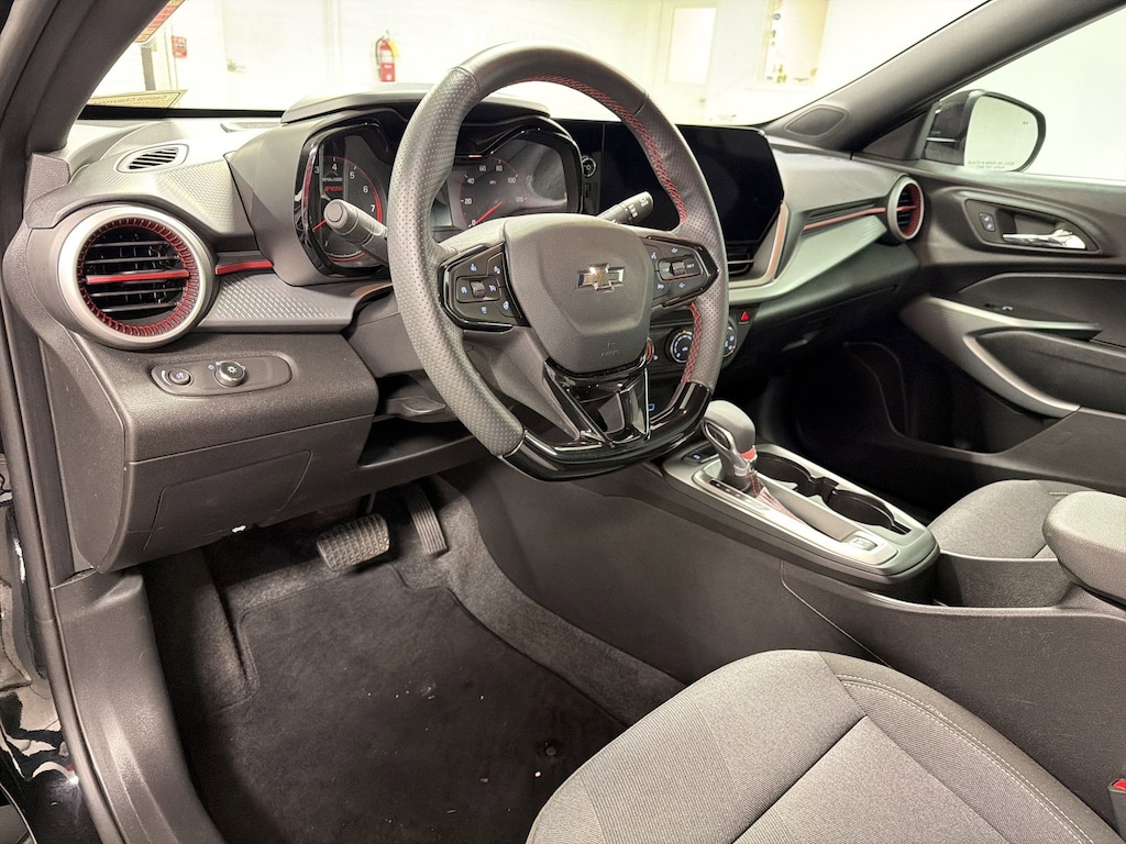 Used 2025 Chevrolet Trax 1RS SUV