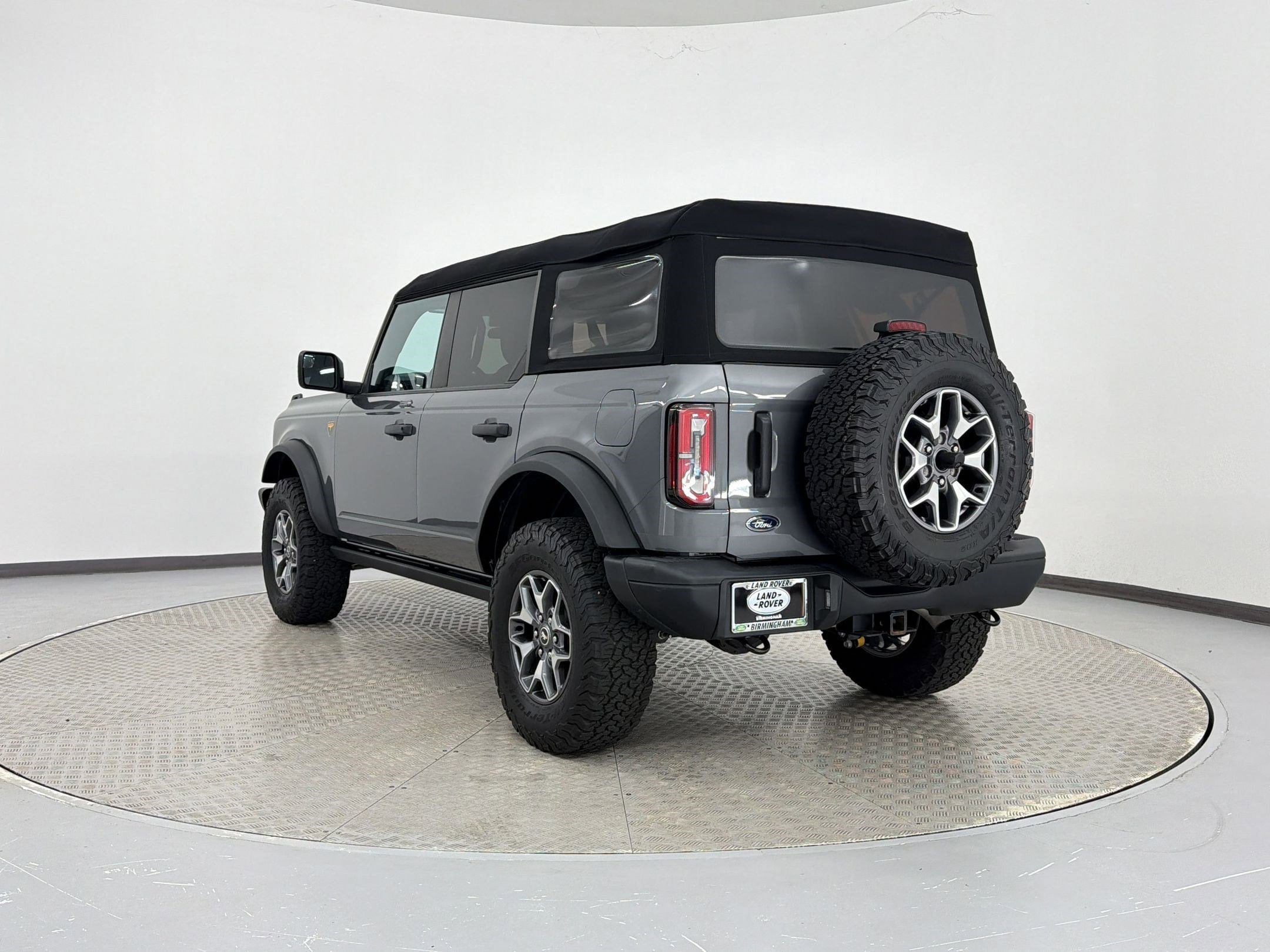 2023 Ford Bronco photo 2