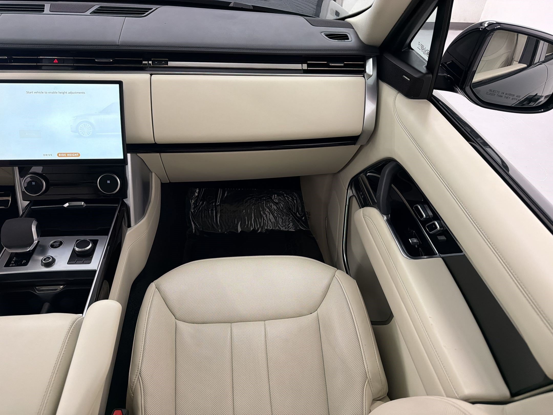 2023 Land Rover Range Rover SE - Photo 32