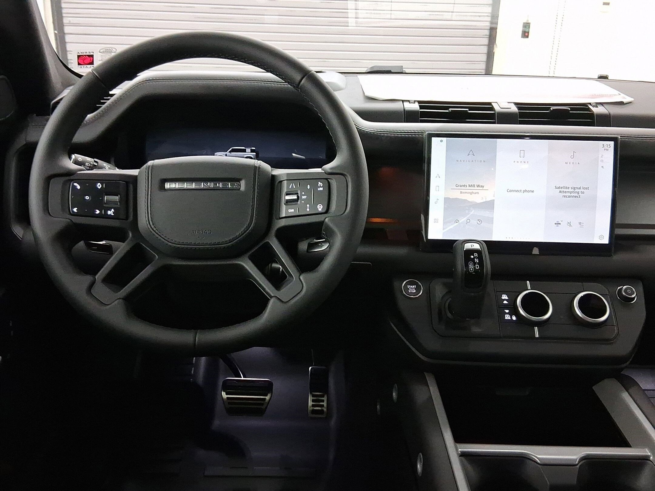 2025 Land Rover Defender 110 V8 photo 3
