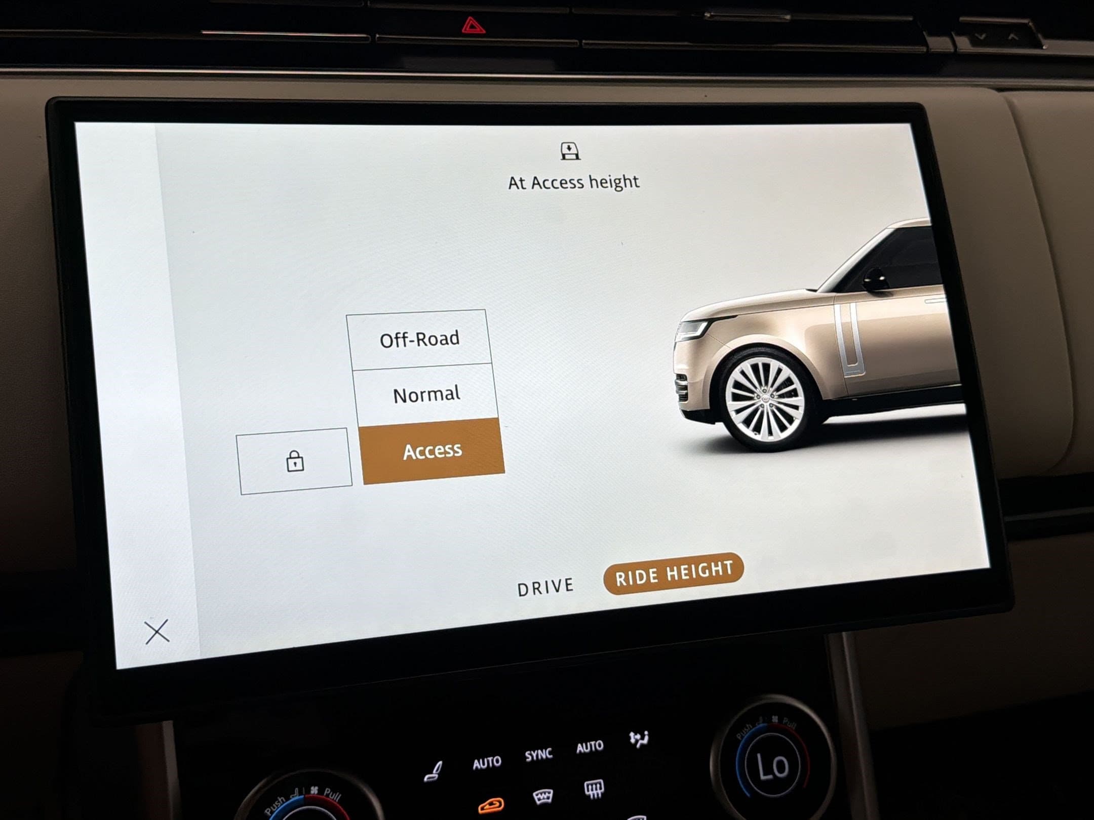 2023 Land Rover Range Rover SE - Photo 23