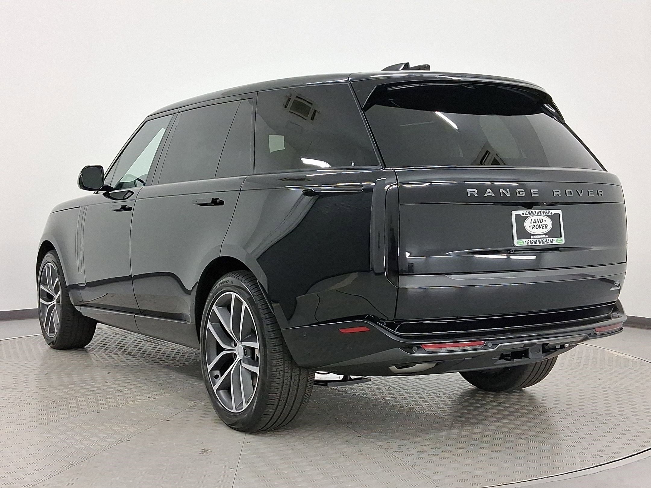 2025 Land Rover Range Rover SE photo 2