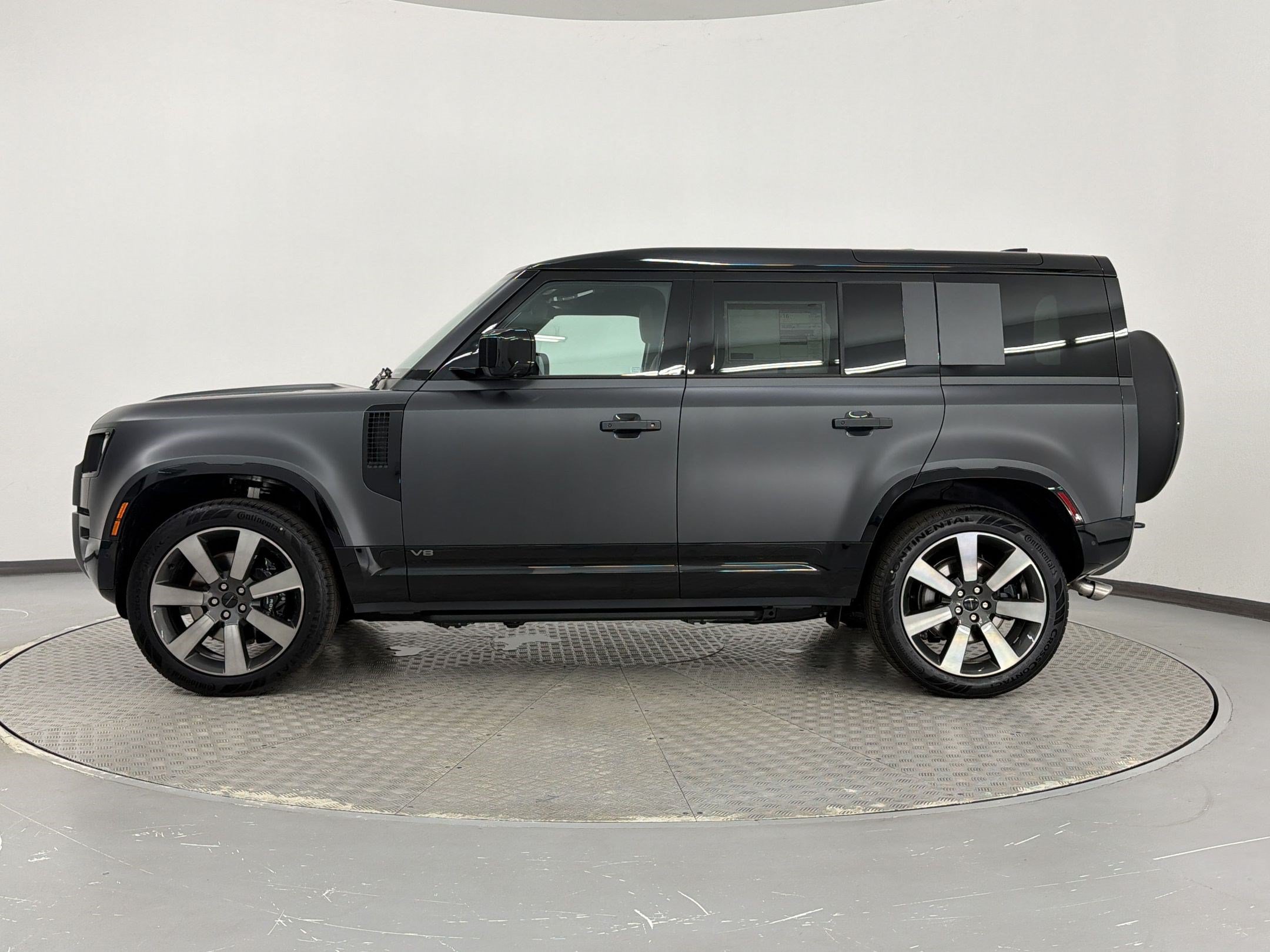 2026 Land Rover Defender 110 V8 SUV