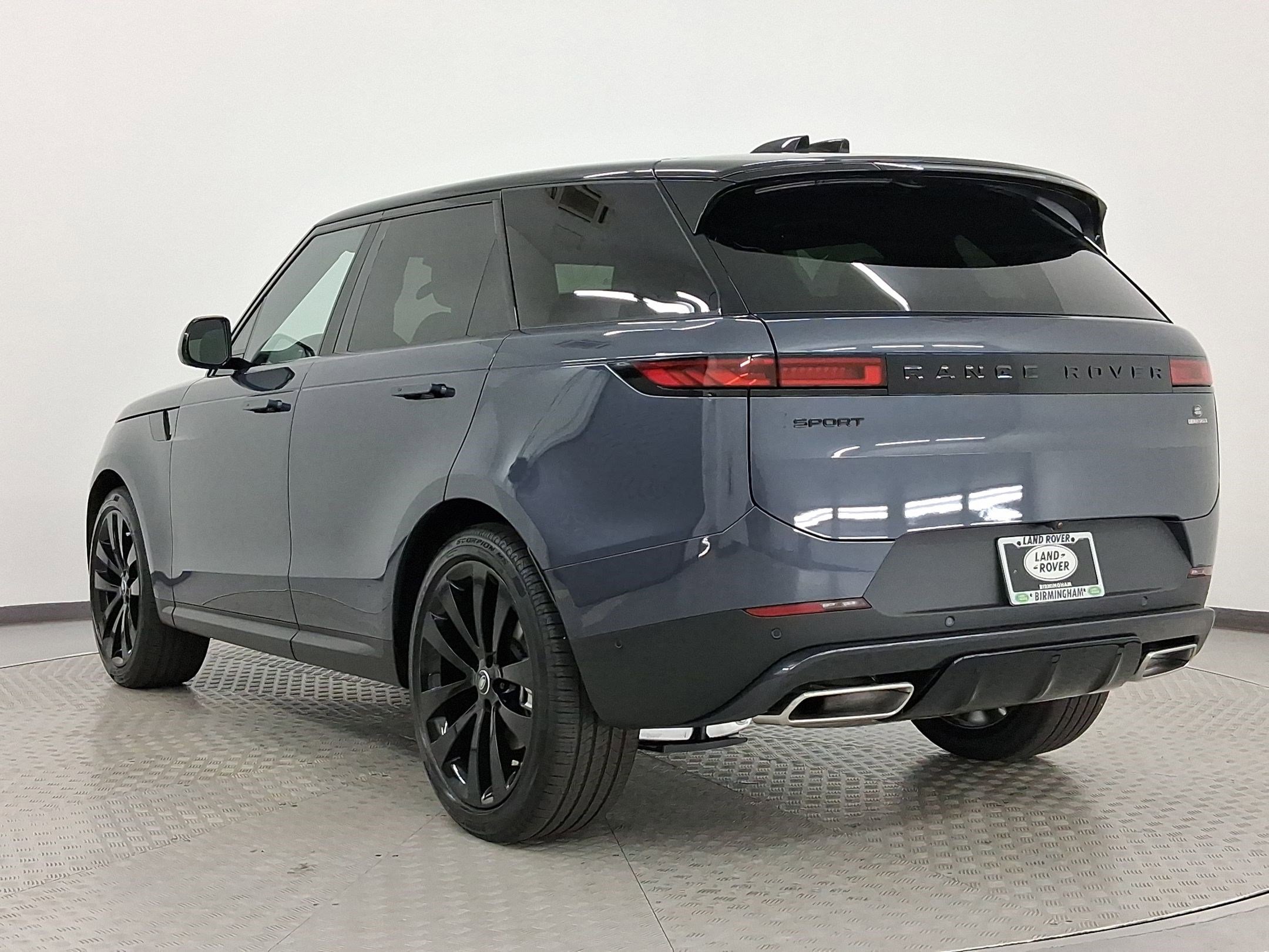 2025 Land Rover Range Rover Sport P360 SE photo 2
