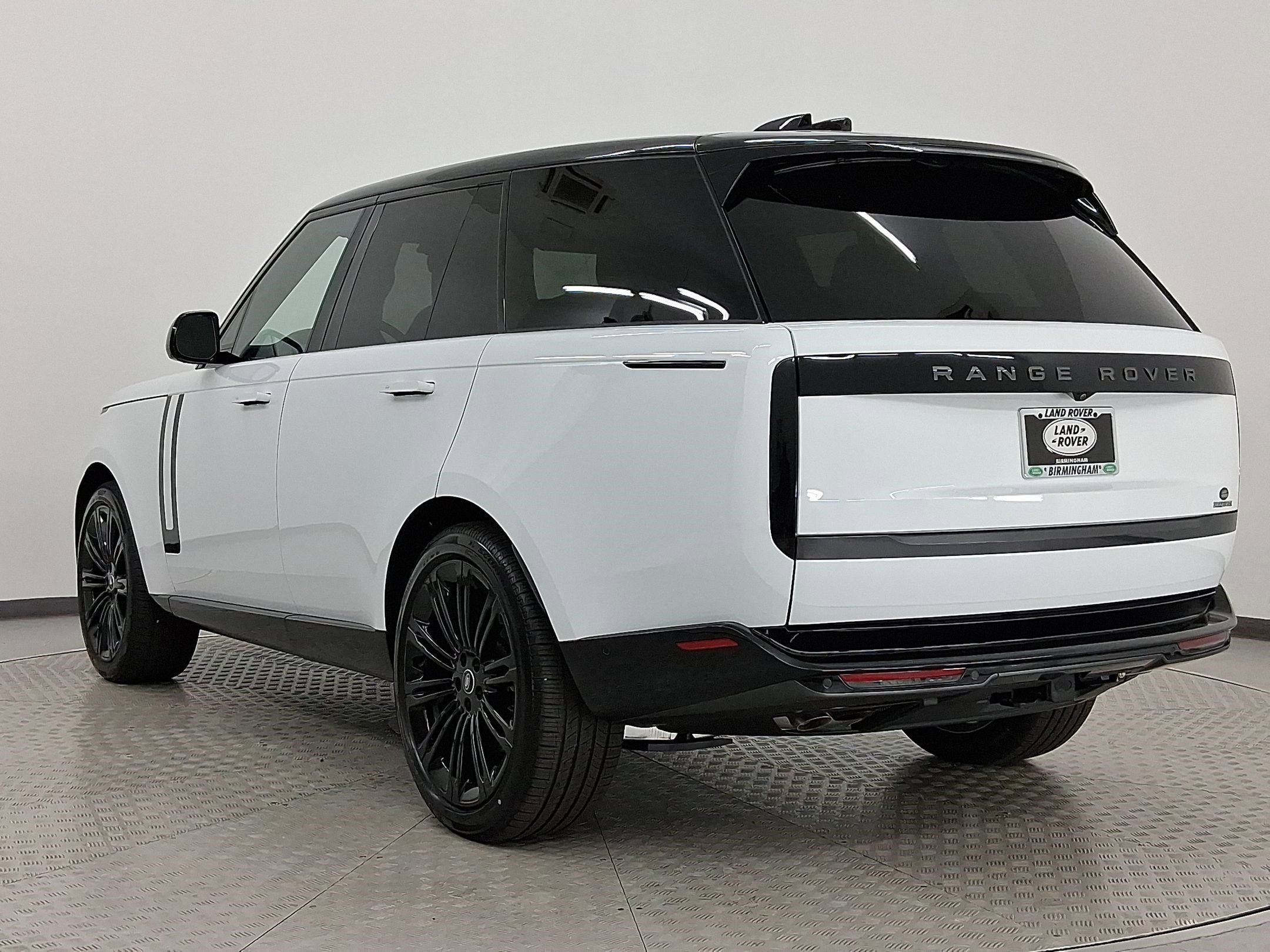 2025 Land Rover Range Rover SE photo 2
