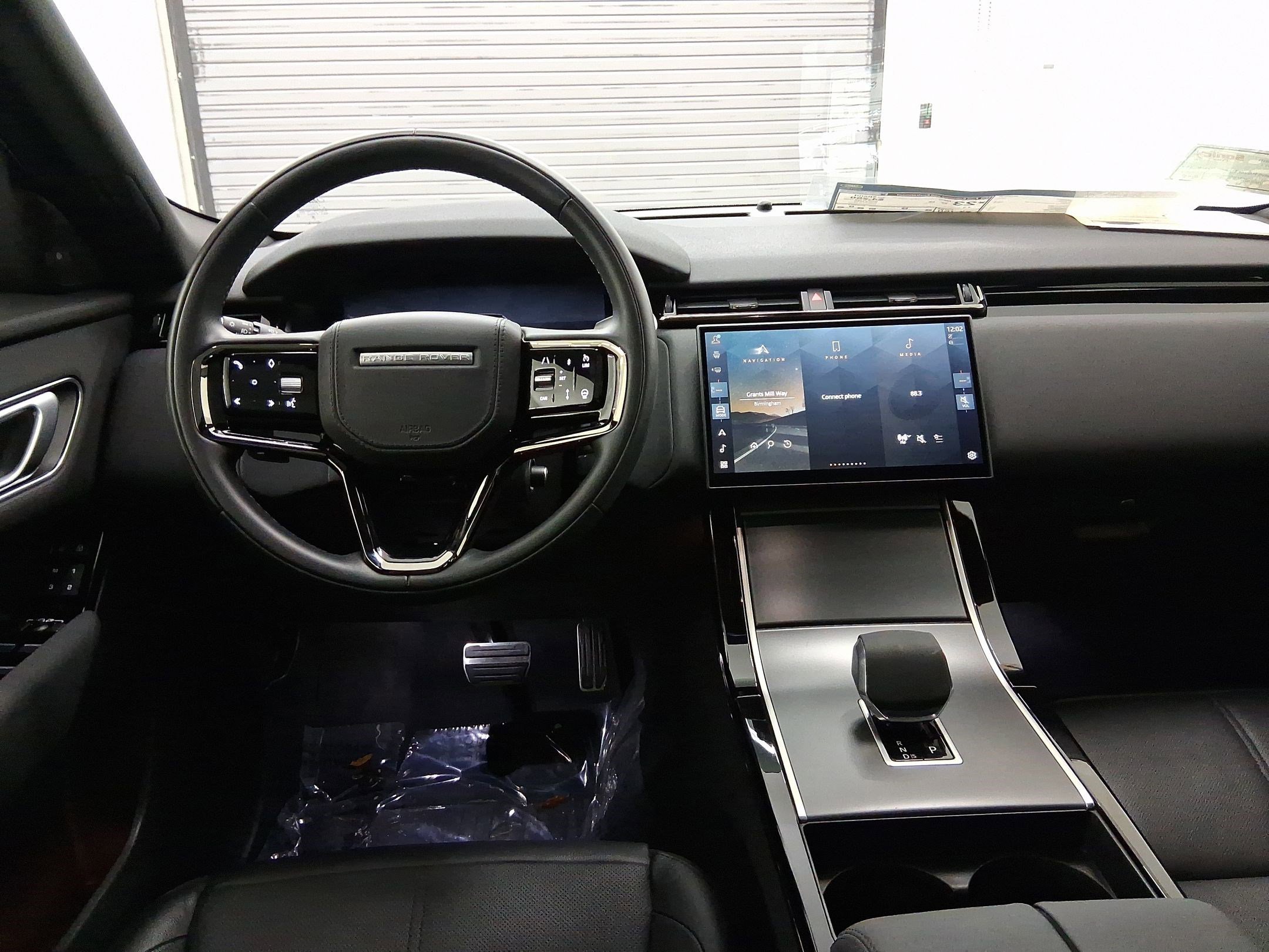 2025 Land Rover Range Rover Velar SE photo 3