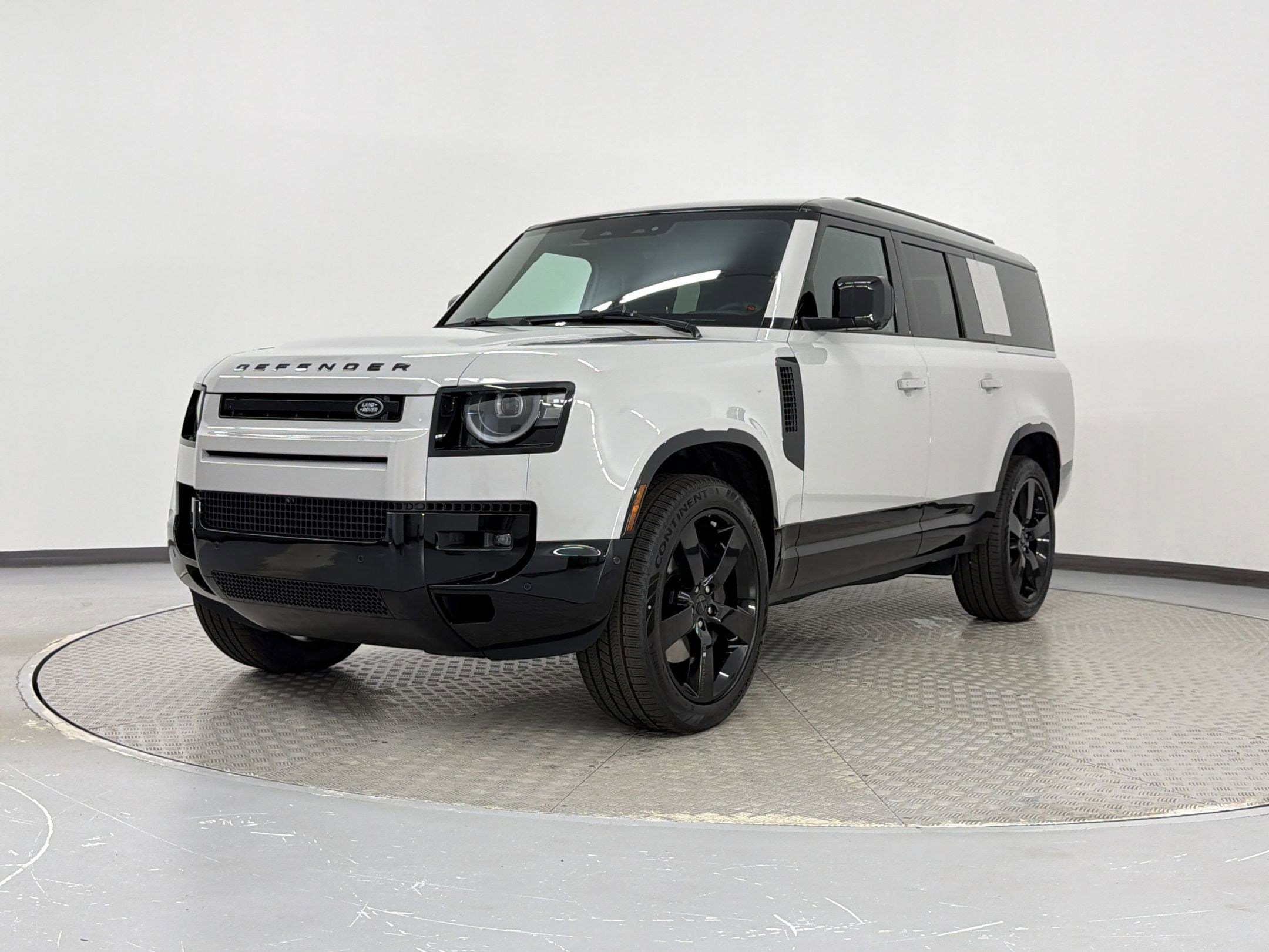 2026 Land Rover Defender 130 X-Dynamic SE P400's photo