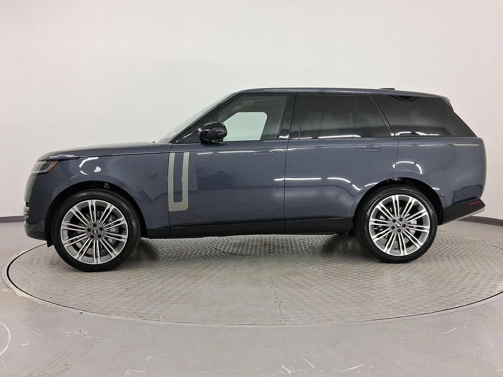 New 2025 Land Rover Range Rover P400 SE SUV