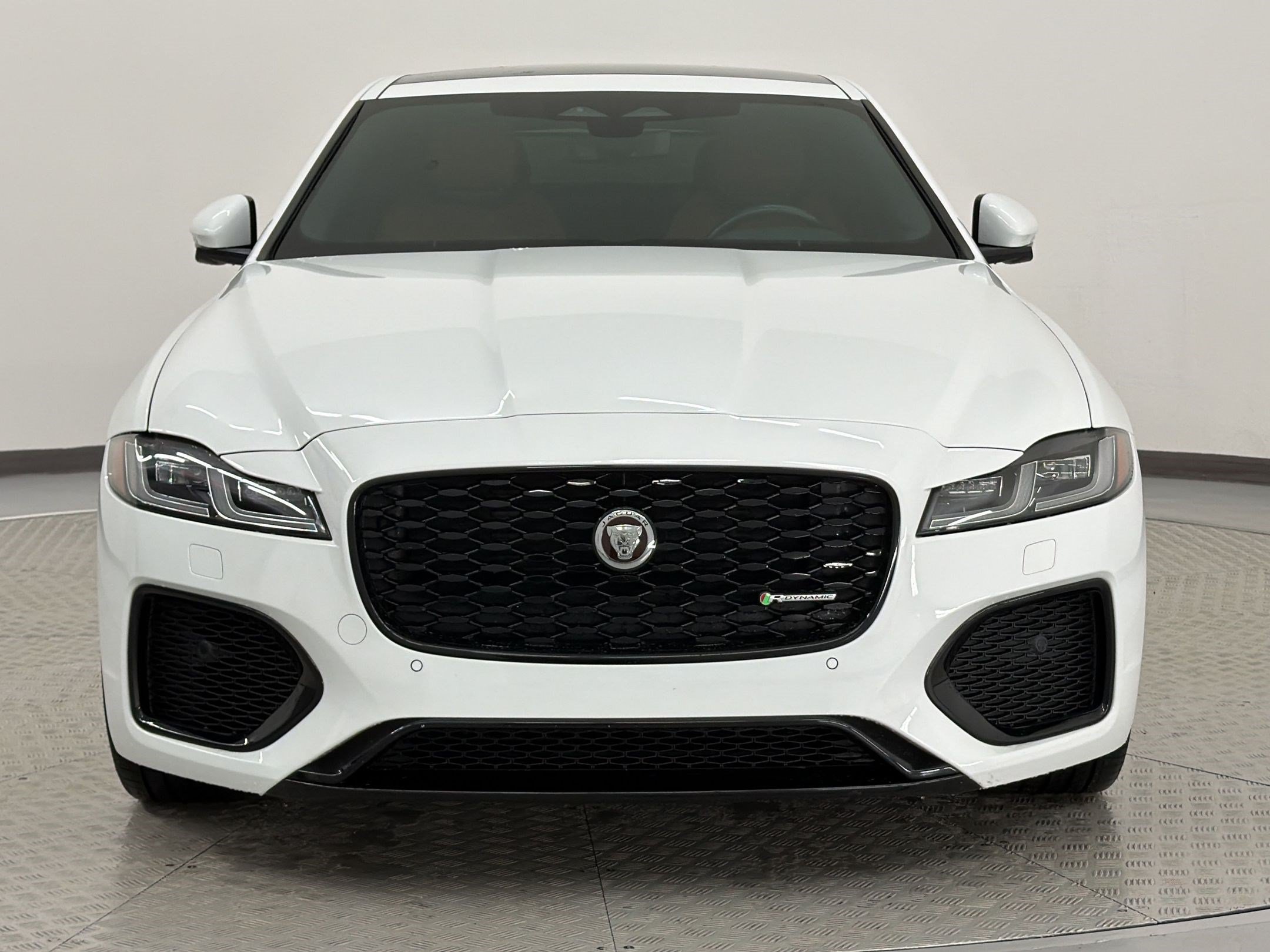 XF R-Dynamic SE Sedan