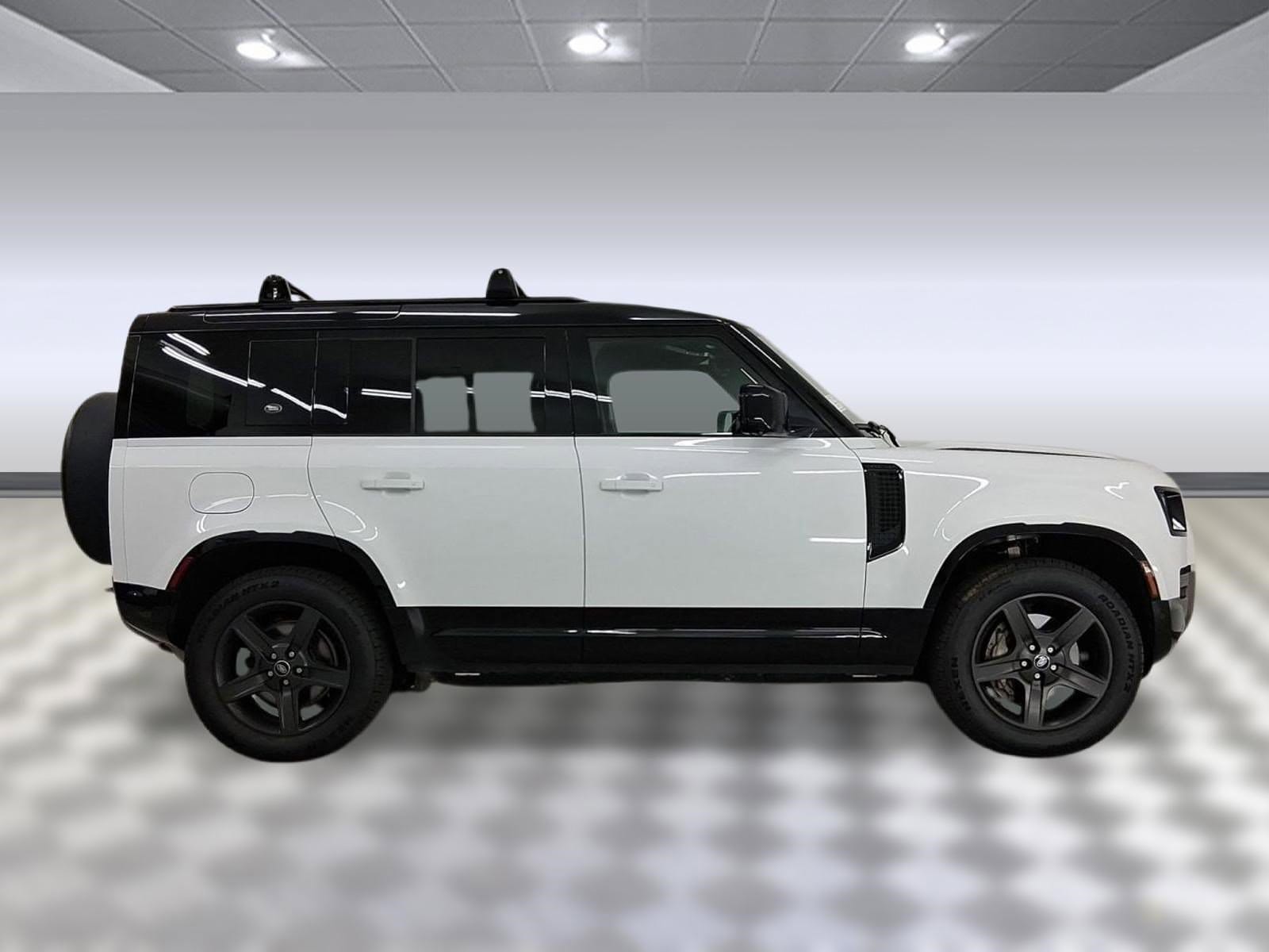 2022 Land Rover Defender X-Dynamic SE photo 3