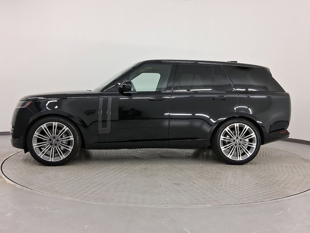 New 2025 Land Rover Range Rover P400 SE SUV