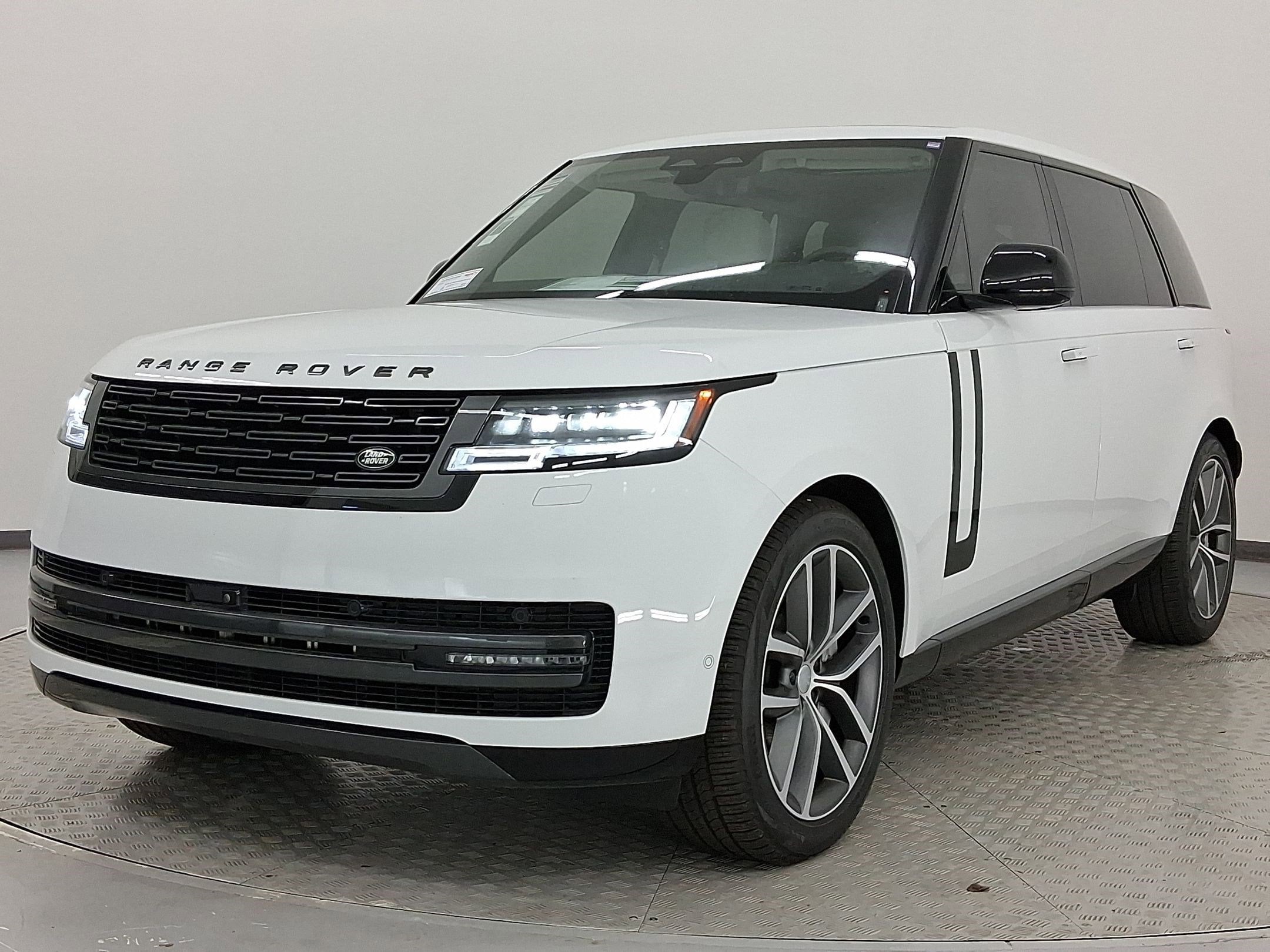 2025 Land Rover Range Rover SE's photo