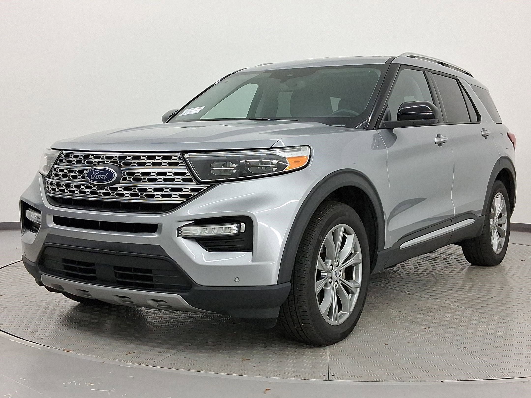 2023 Ford Explorer Limited's photo