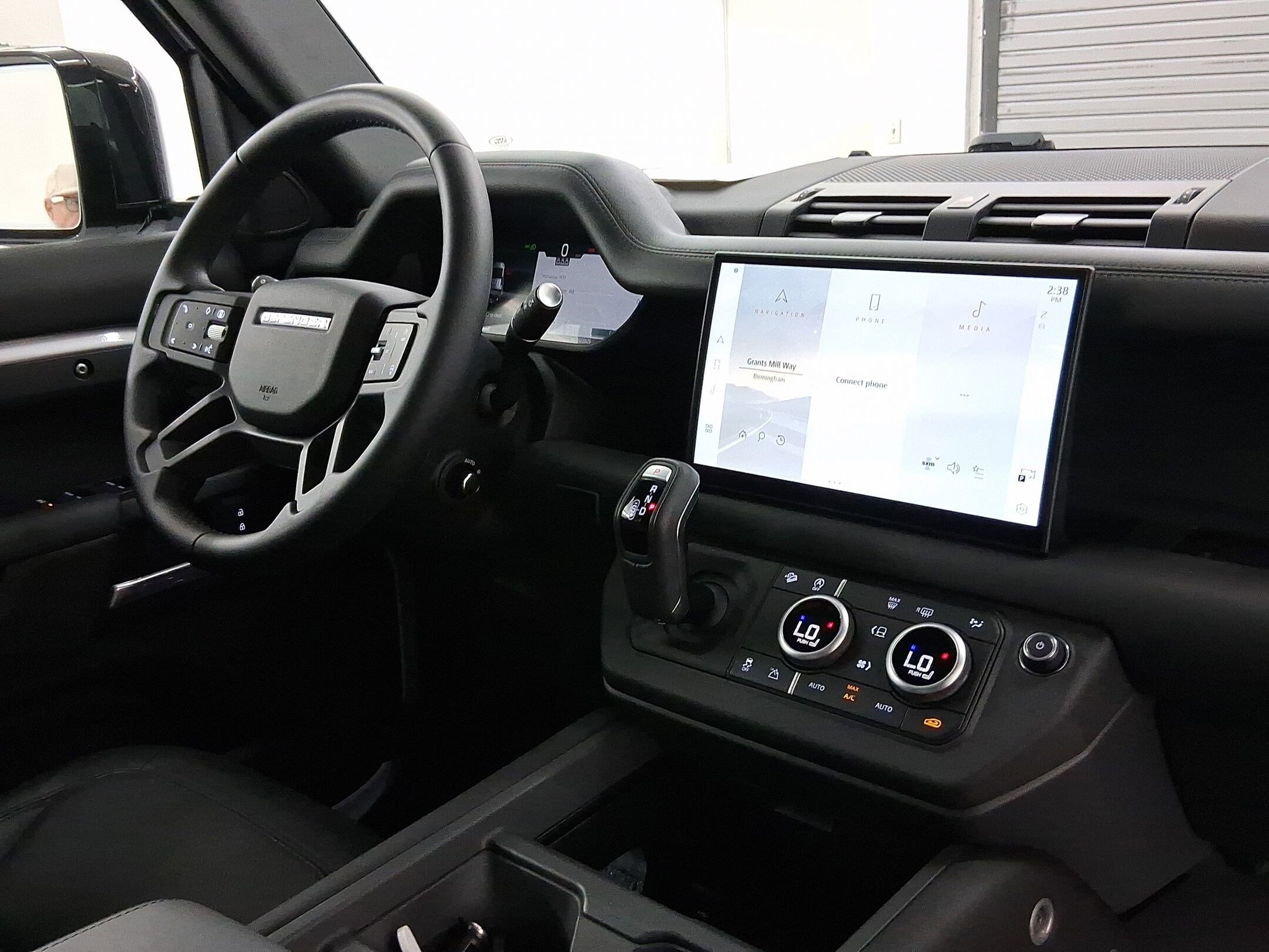 2025 Land Rover Defender 110 S photo 3
