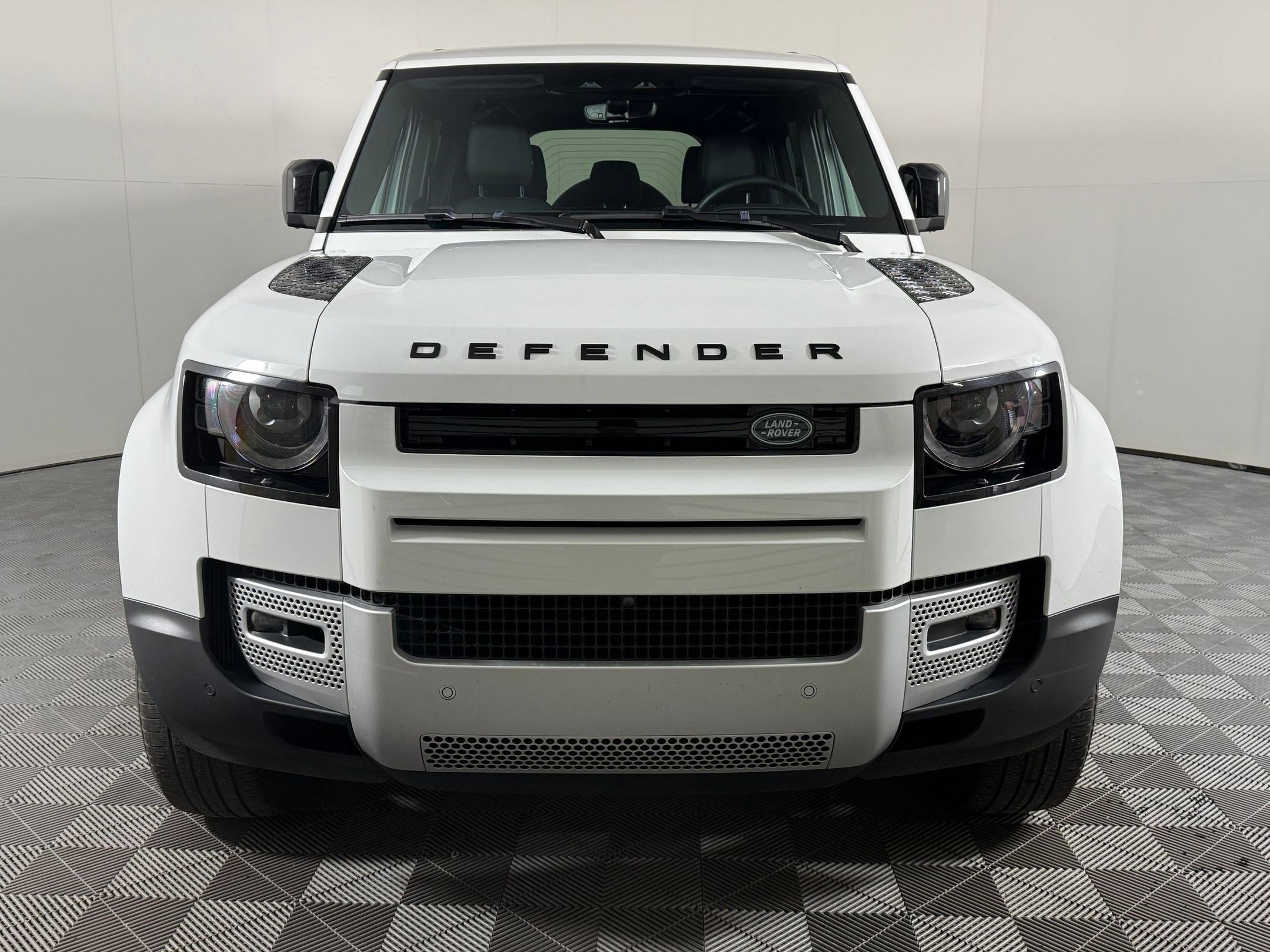 2025 Land Rover Defender 110 S photo 5