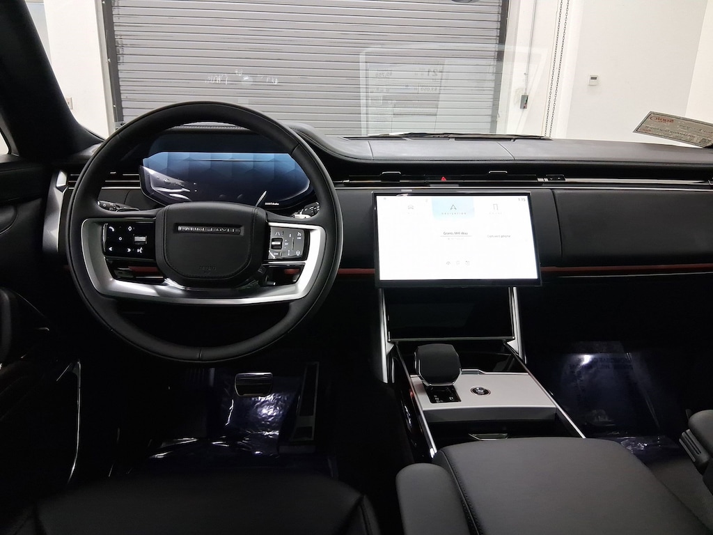 New 2025 Land Rover Range Rover P400 SE SUV