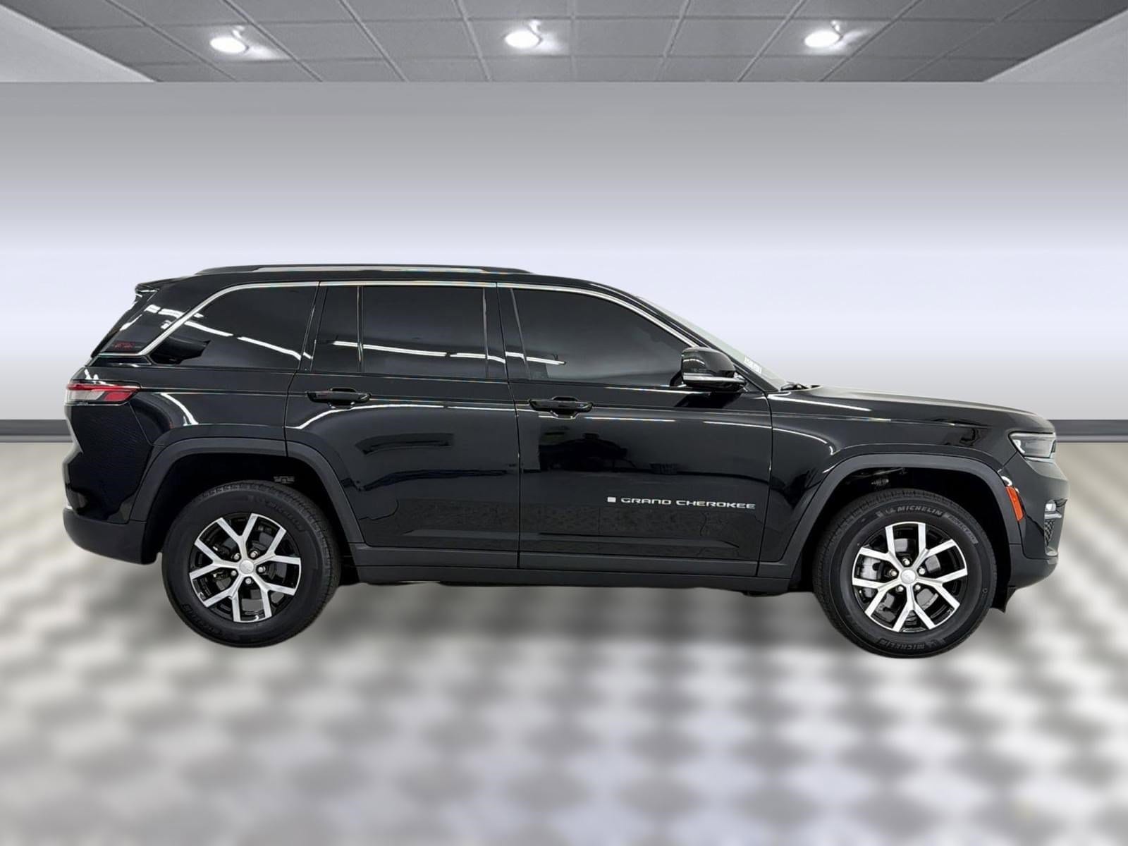 2023 Jeep Grand Cherokee Limited photo 3