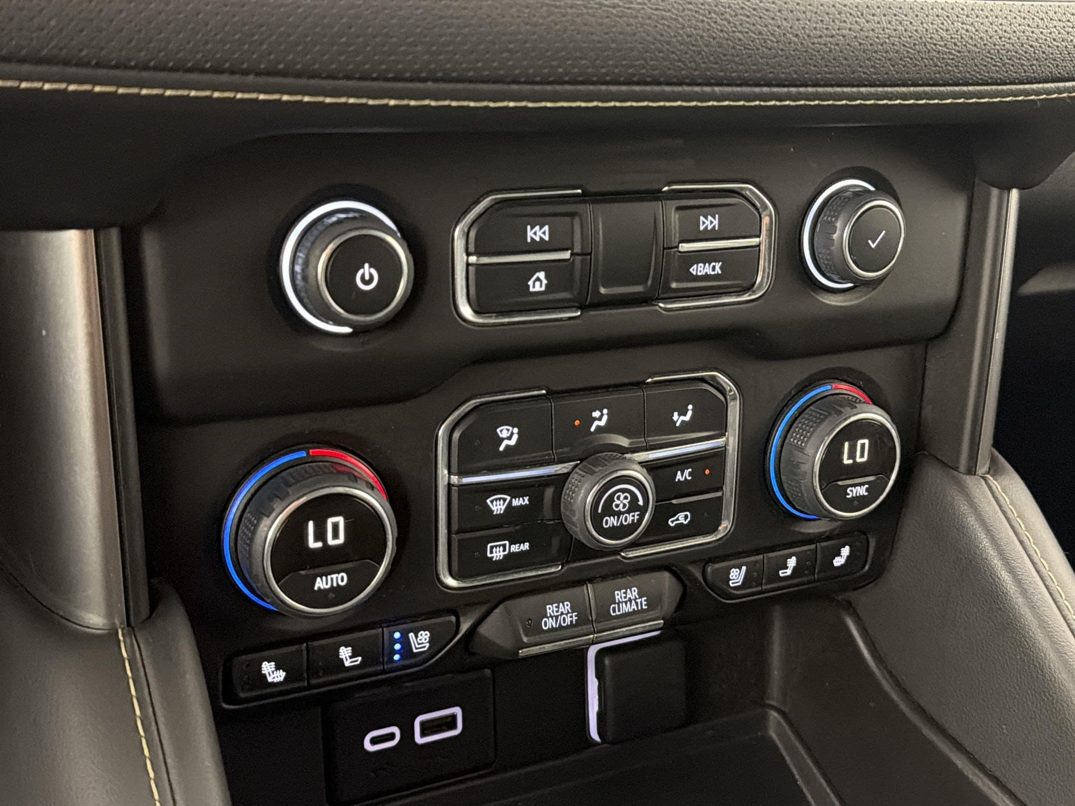 2024 Chevrolet Suburban Premier - Photo 16