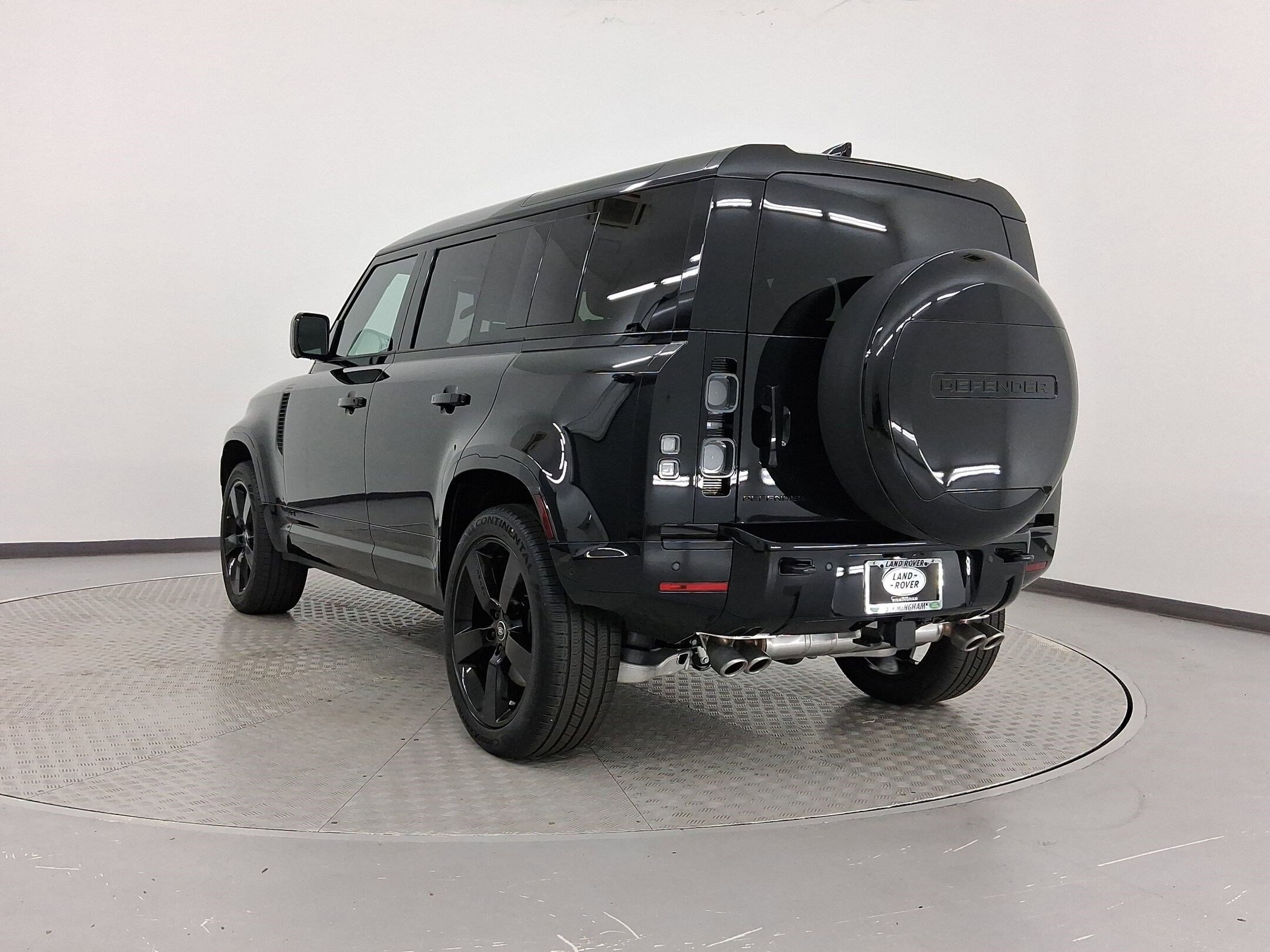 2025 Land Rover Defender 110 V8 photo 2