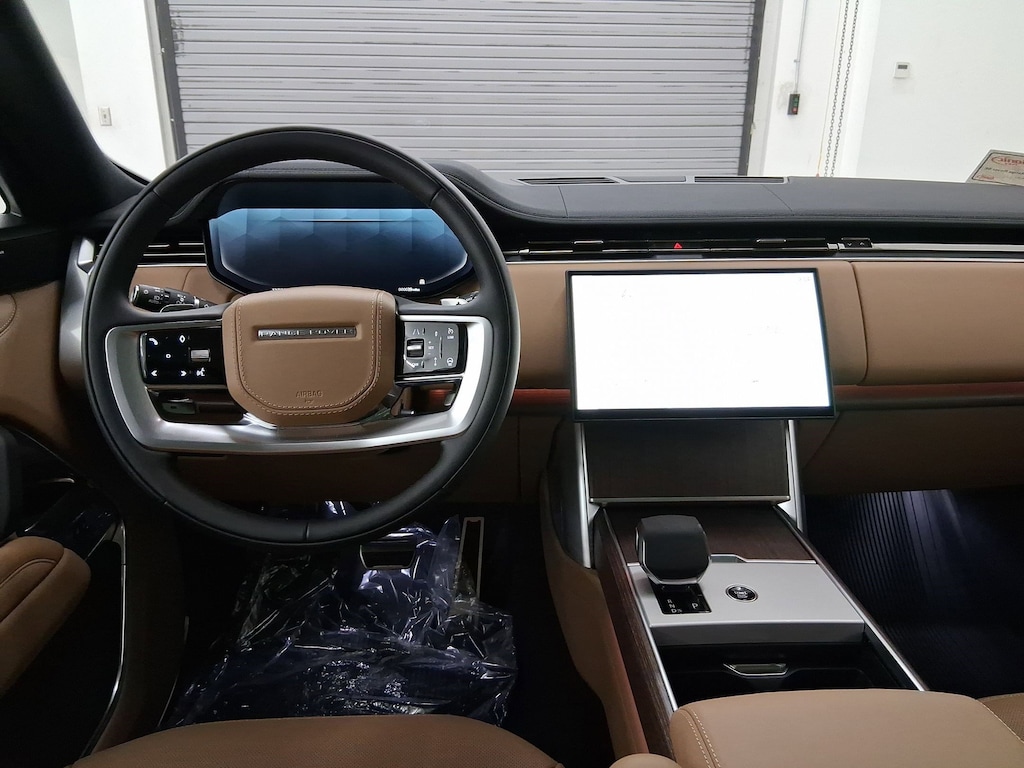 New 2025 Land Rover Range Rover P400 SE SUV