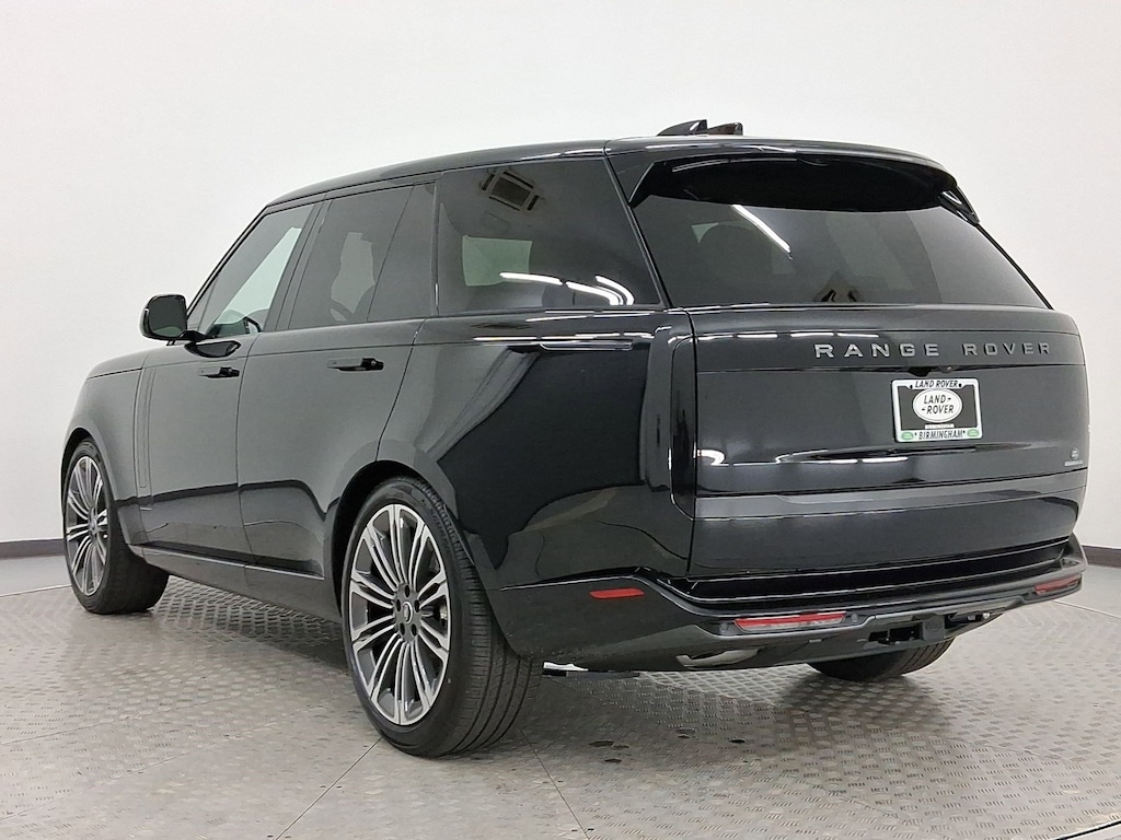 New 2025 Land Rover Range Rover P400 SE SUV